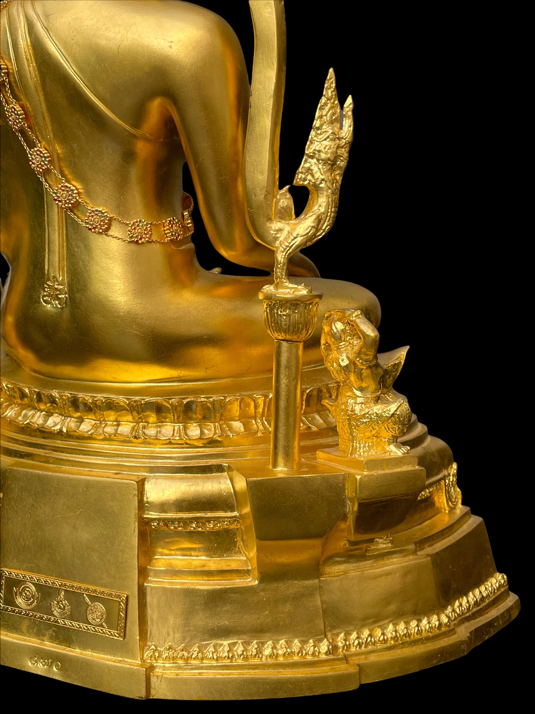 พระพุทธชินราช(จำลอง)ภปร. 84พรรษา เนื้อโลหะ ลงรักปิดทอง 100% ขนาดหน้าตัก 9 นิ้ว(ใต้ฐานบรรจุพระพุทธชินราชเนื้อผงพระราชทานมวลสาร จิตรลดาและเส้นพระเจ้า(เส้นผม))