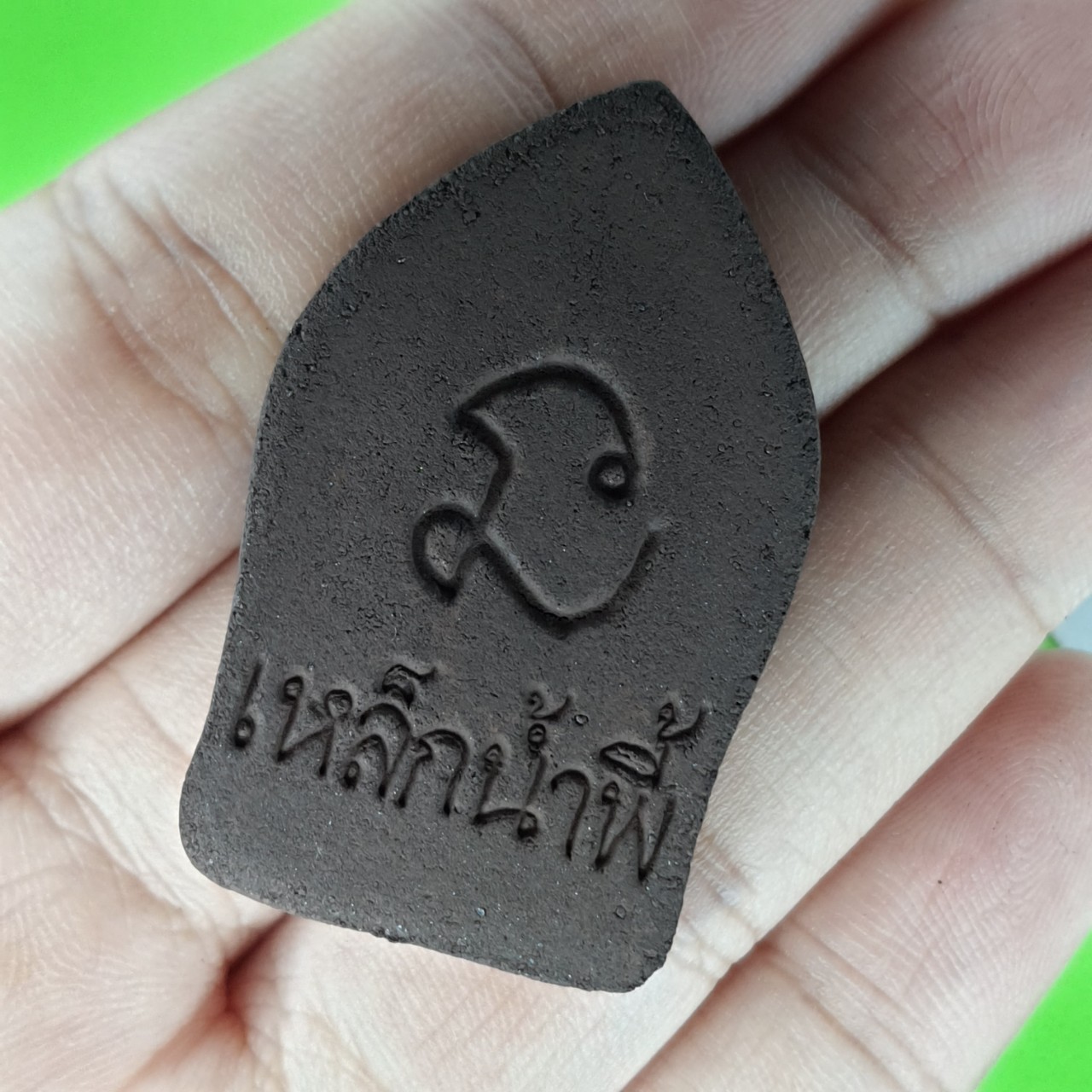 พระเครื่อง พระยอดขุนพล เนื้อแร่น้ำพี้ แบบ 100องค์