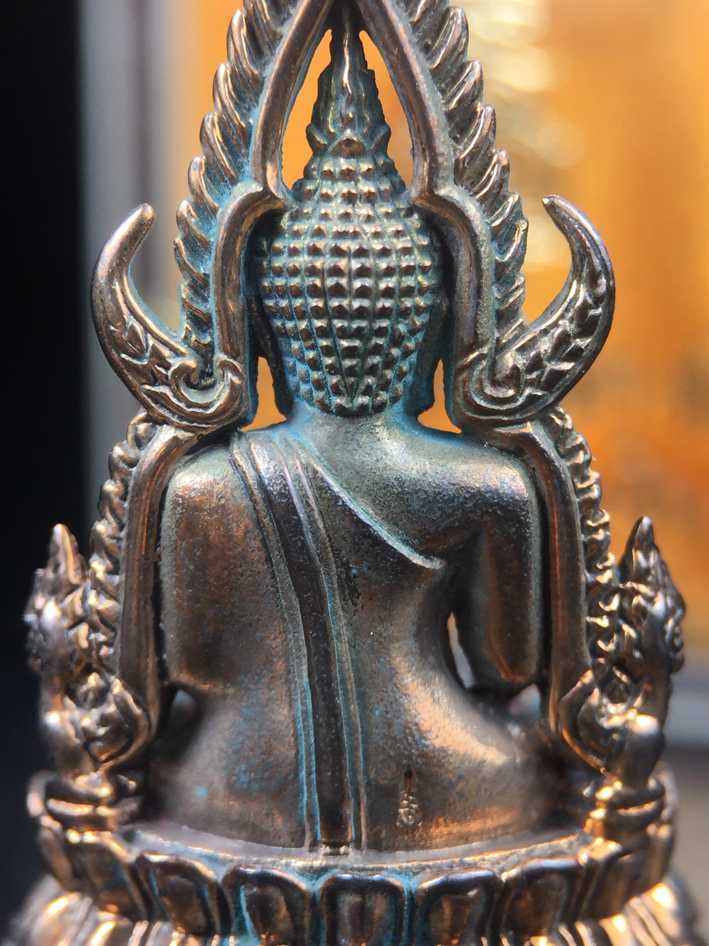 พระพุทธชินราช ญสส. วัดพระศรีมหาธาตุ จ.พิษณุโลก ปี2543 กริ่งชินราชเนื้อนวโลหะเต็มสูตร (ผสมทองคำ 2 บาท ต่อน้ำหนักเนื้อ 1 กิโลกรัม) พิธีใหญ่ รุ่นแรกและรุ่นเดียวที่ หลวงปู่หมุน ฐิตสีโล วัดบ้านจาน มาร่วมปลุกเสก(องค์หมายเลข 505 เลขสวย)(1 ใน 2543 องค์)นิยม