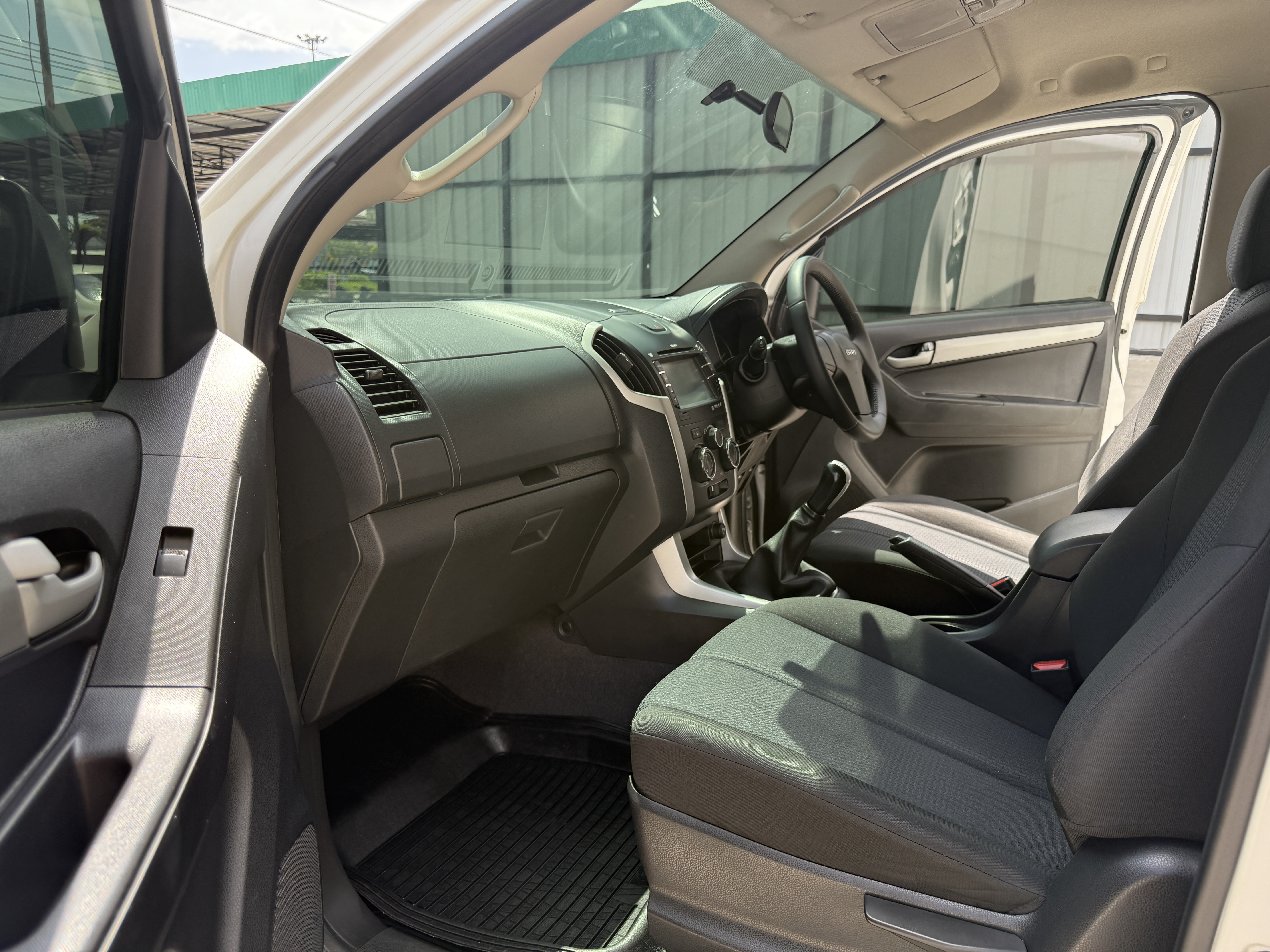 Isuzu Dmax All New 4ประตู Hilander 2.5 Vgs Z Dvd 2013 ขาวมุก