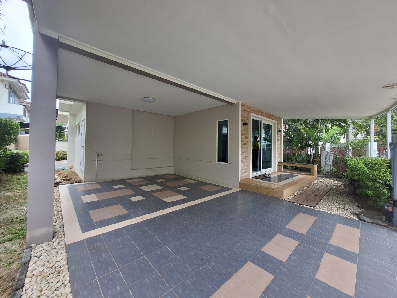 For Rent : Kohkaew, 2-story detached house, 4 Bedrooms 3 Bathrooms