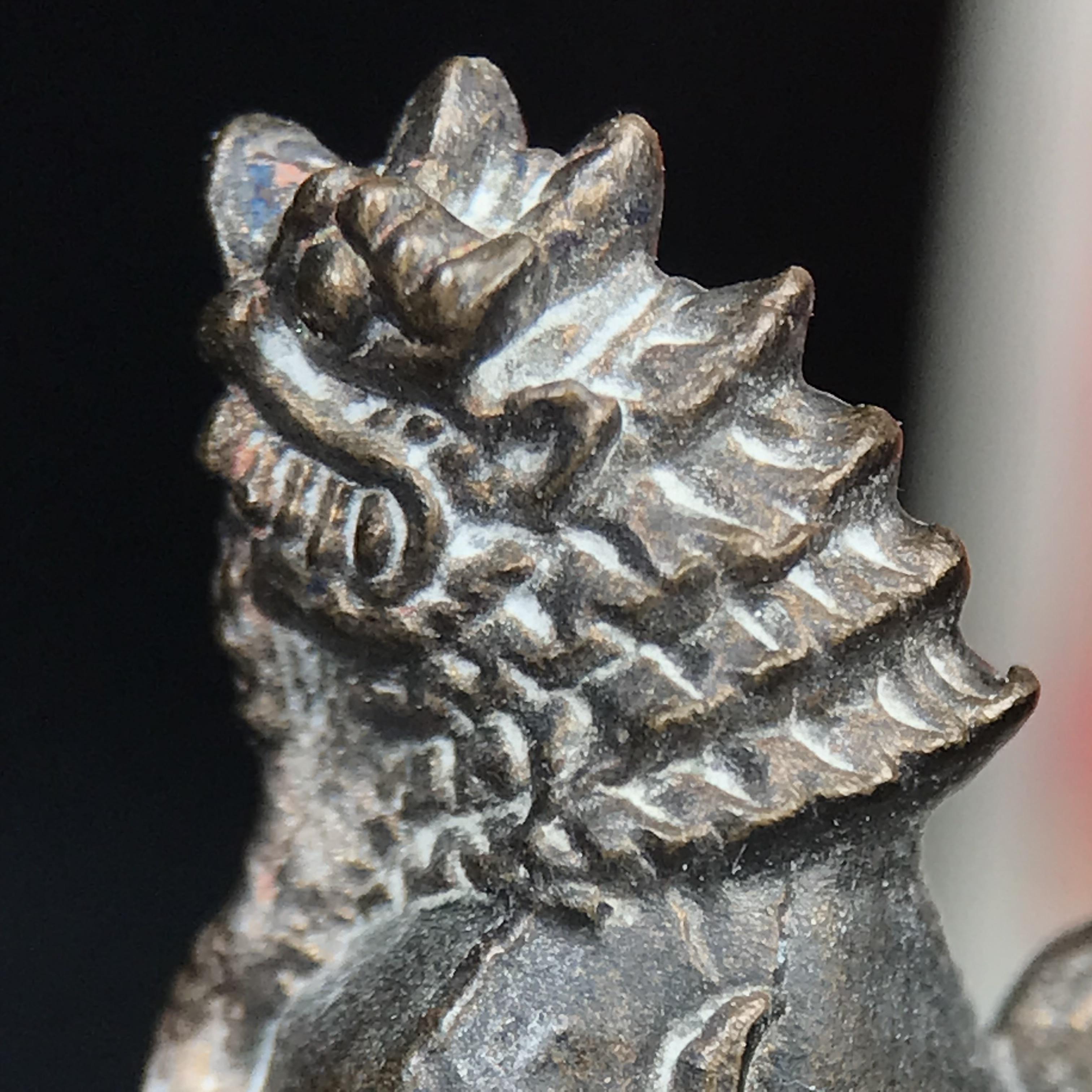 สิงห์เจ้าพ่อดำ วัดบุพพาราม จ.เชียงใหม่ ปี 2518 เนื้อนวโลหะ(ตอก 2 โค๊ต)หายาก(สภาพผิวเดิมสวยเดิมกล่องครบ) สิงห์รุ่นนี้มีพิธีดีมีเกจิอาจารย์ที่ร่วมปลุกเสกมากมาย****เครื่องราง ที่พระบาทสมเด็จพระเจ้าอยุ่รัชกาลที่ ๙ ทรงเสด็จฯประกอบพิธีด้วยพระองค์เอง