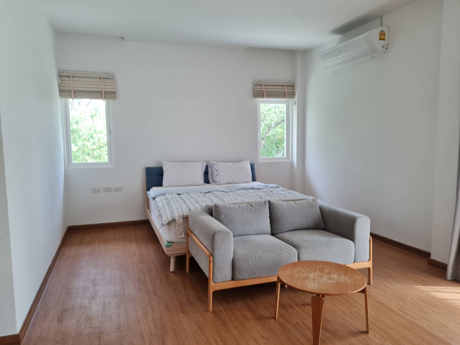 For Rent : 2Story beautiful house with big yard 3 bedroom