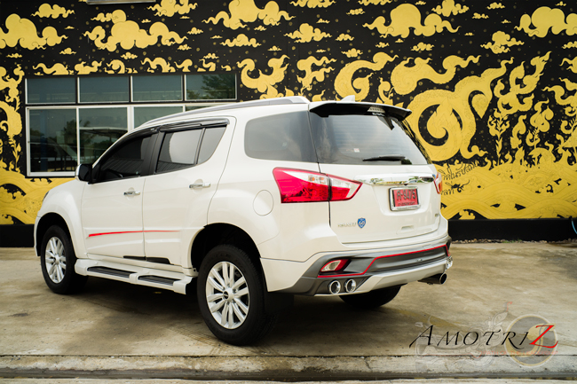 Isuzu MU-X 2017 body kits with four exhaust pipes by Amotriz