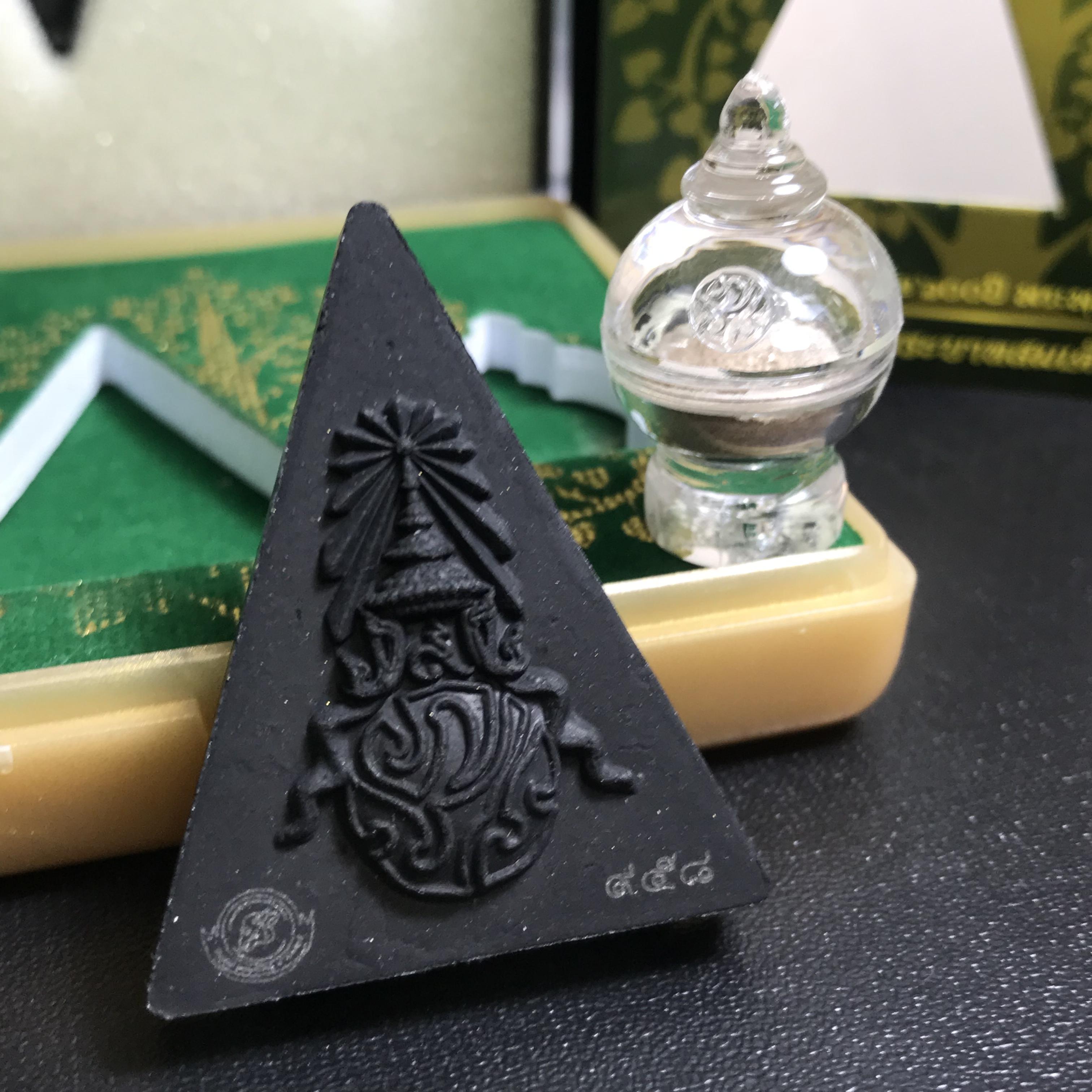 พระพุทธชินราช(จำลอง)ภปร. 84พรรษา เนื้อผง หลัง ภ.ป.ร. (พระราชทานมวลสาร จิตรลดาและเส้นพระเจ้า ร.9(เส้นผม))