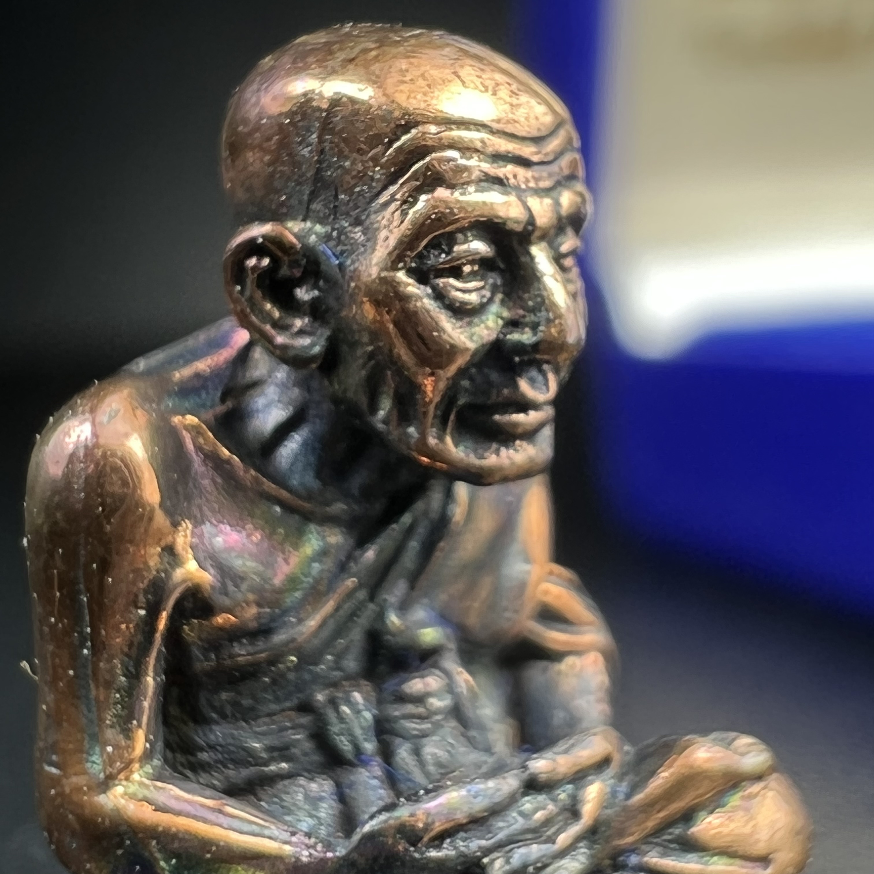 รูปเหมือนหล่อลอยองค์หลวงปู่ทวด รุ่น 111ปี กระทรวงกลาโหม เนื้อนวโลหะรมดำ-ปัดเงา ปี2540 พิธีใหญ่ สภาพสวย เข้มขลัง นิยม พร้อมกล่องบรรจุเดิม