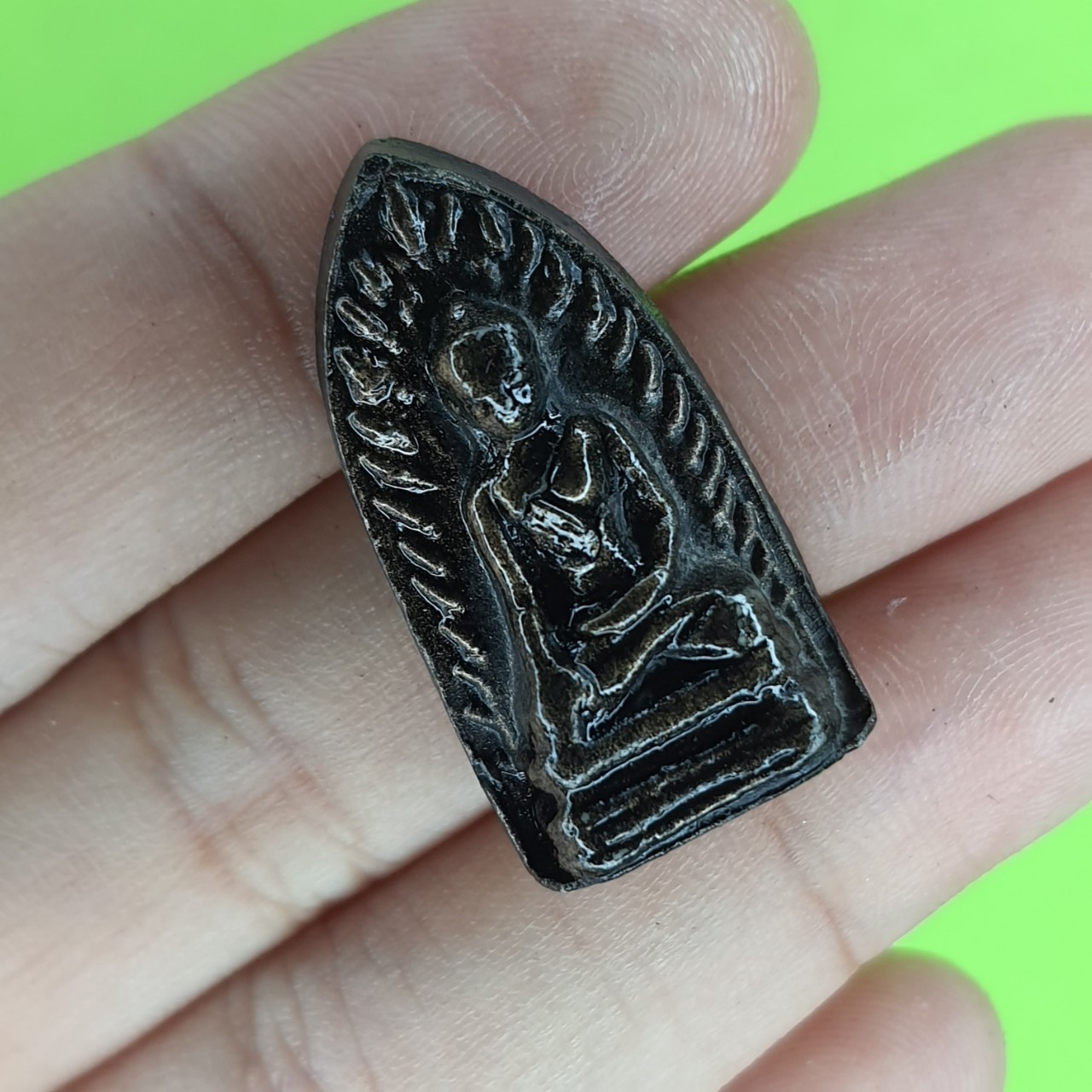 พระเครื่อง พระรอด รุ่น เมตตา คงกระพัน รวยทรัพย์ สีดำทำเก่า พระรอดแท้ พระเครื่องพระรอด พระรอดพิมพ์เล็ก พระรอดเนื้อผง พระรอดลำพูน พระแท้ จี้พระรอด พระรอดห้อยคอ