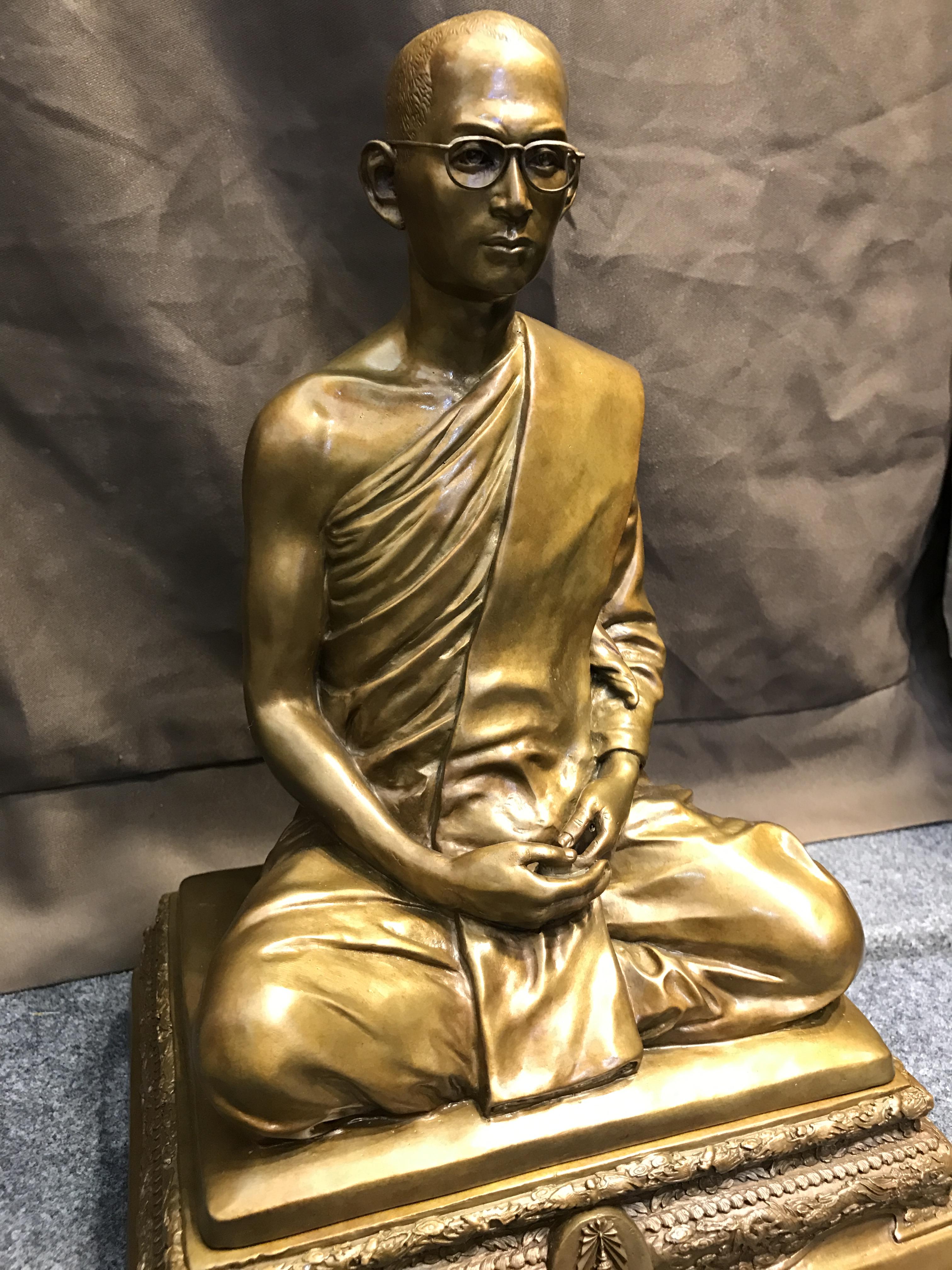 พระบรมรูปพระบาทสมเด็จพระเจ้าอยู่หัวรัชกาลที่9 ทรงผนวช(หน้าตัก9นิ้ว) เนื่องในโอกาสมหามงคลเฉลิมพระชนมพรรษา 7 รอบ 84 พรรษา 5 ธันวาคม 2554