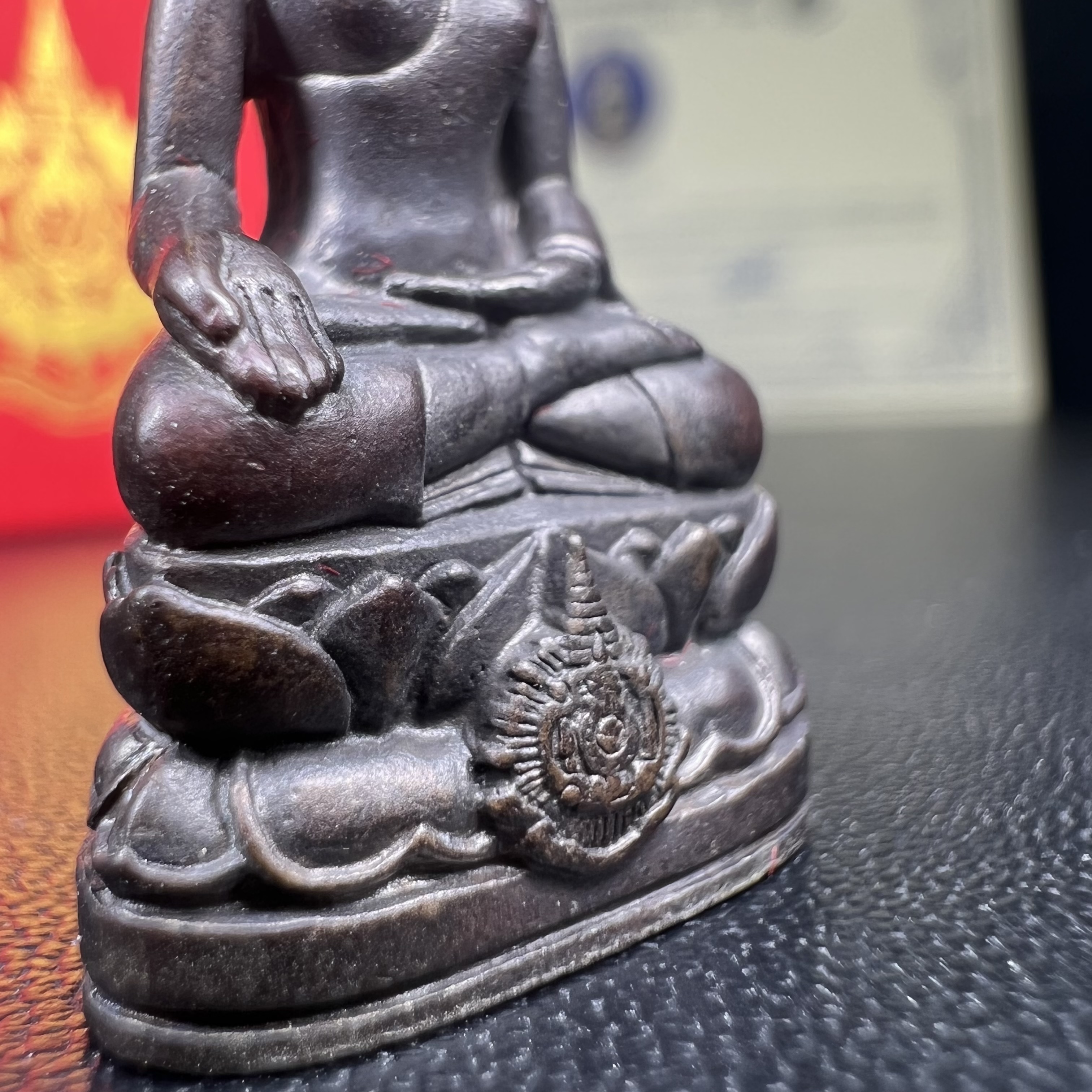 พระกริ่งไพรีพินาศ เฉลิมพระเกียรติ พระบาทสมเด็จพระเจ้าอยู่หัวรัชกาลที่9 พระชนมพรรษา 6 รอบ ปี2542 เนื้อนวโลหะผสมทองคำ(บรรจุเหล็กไหล)ดีนอก-ดีใน***องค์นี้สภาพสวยครบสมบูรณ์ มาพร้อมกล่องเดิมและใบรับรองจากผู้จัดสร้างแบบนี้หายากมาก***