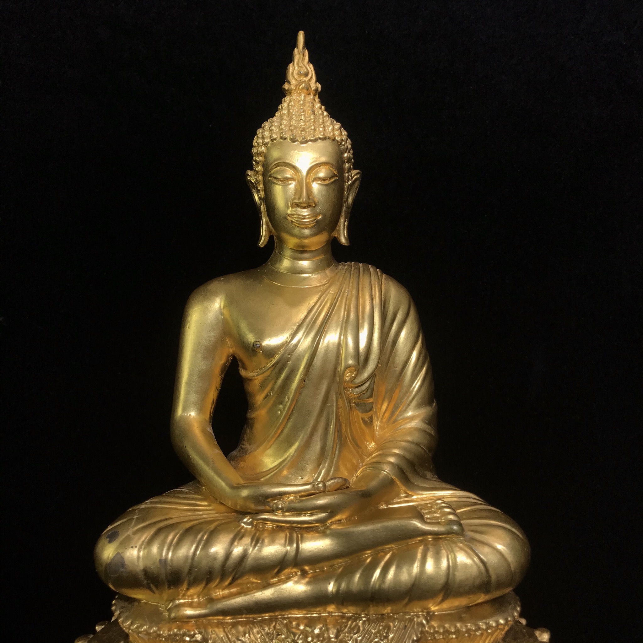 พระพุทธนวมมหาราชายุจฉับปริวัตนมงคล ภปร. พระบาทสมเด็จพระเจ้าอยู่ห้วรัชกาลที่9 เนื่องในวโรกาสเฉลิมพระชนมพรรษา 6 รอบ ( 72 พรรษา )ปี 2542 โดยสำนักนายกรัฐมนตรี หน้าตัก 5นิ้ว(พิธีใหญ่ พุทธศิลป์สวย งดงาม)