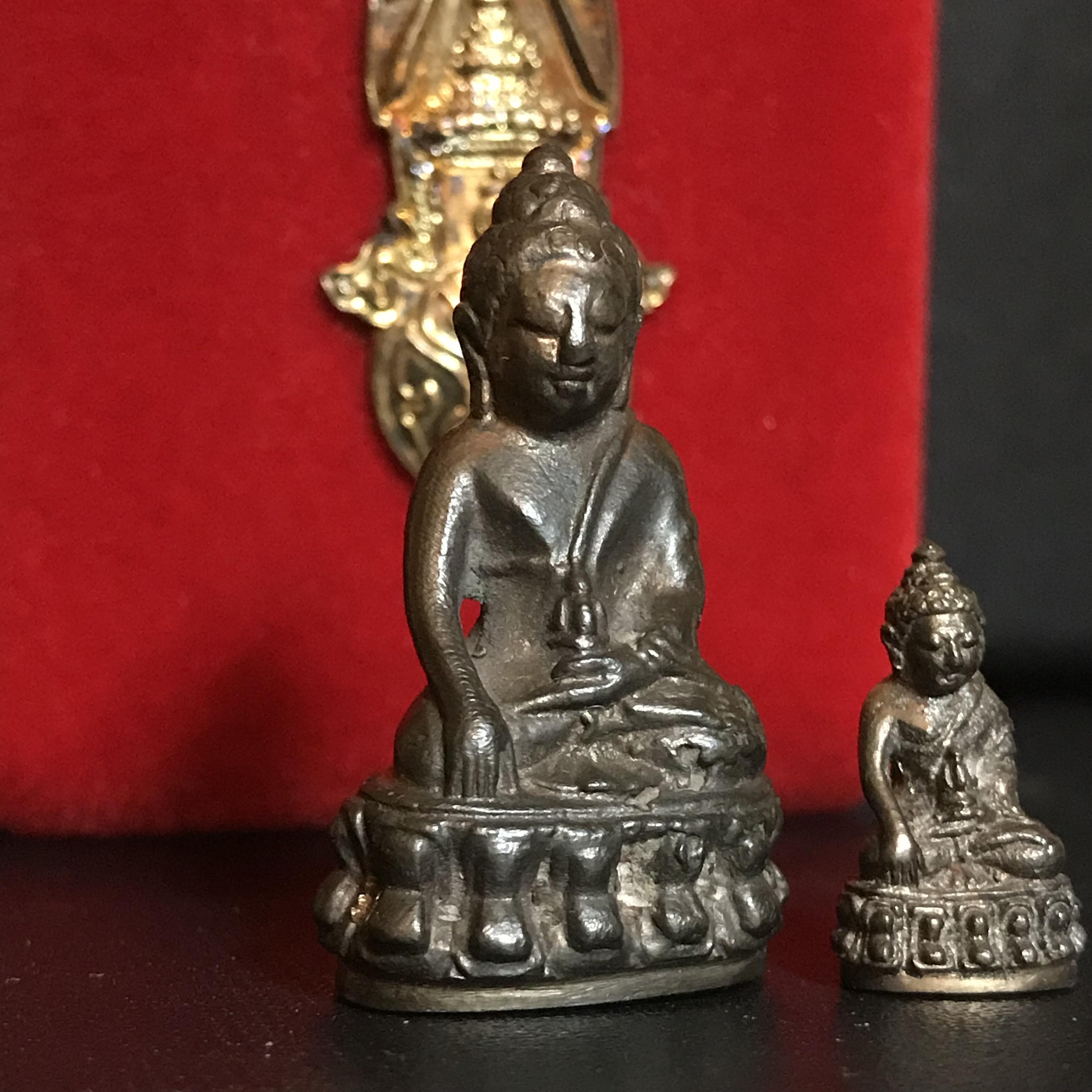 พระกริ่ง-พระชัยวัฒน์ ปวเรศ ปี2530 วัดบวรนิเวศราชวรวิหาร(ในหลวง ร.9 เสด็จเททอง)(บรรจุเส้นเกศาในหลวงรัชกาลที่9)