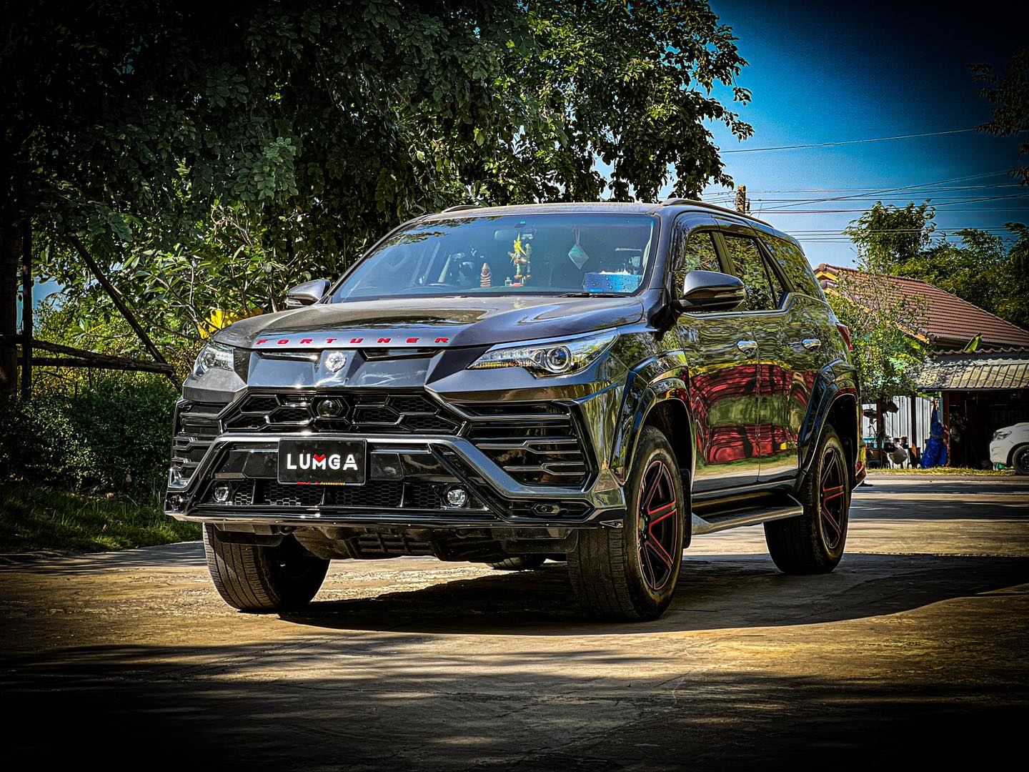 ชุดแต่งสเกิร์ตรอบคัน Toyota Fortuner 2015 - รุ่นปี ปัจจุบัน โดย Lumga (ลัมกา) bodykits