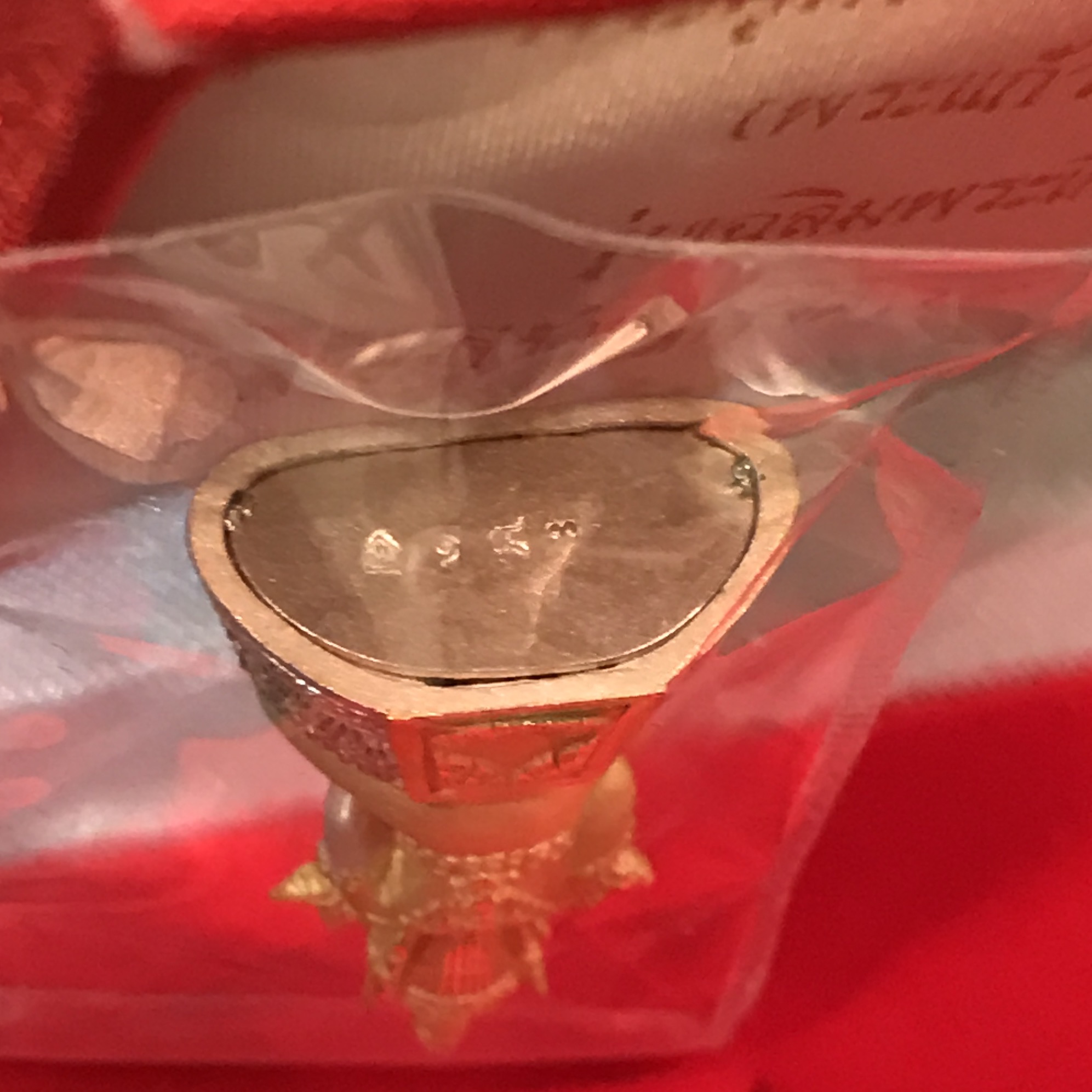 พระพุทธมหามณีรัตนปฎิมากร(พระแก้วมรกต)รุ่น เฉลิมพระเกียรติ วัดพระศรีรัตนศาสดารามราม(วัดพระแก้ว) ปี2543 เนื้อเงินสามกษัตริย์พิมพ์ใหญ่ สภาพสวยซีนเดิมกล่องครบ