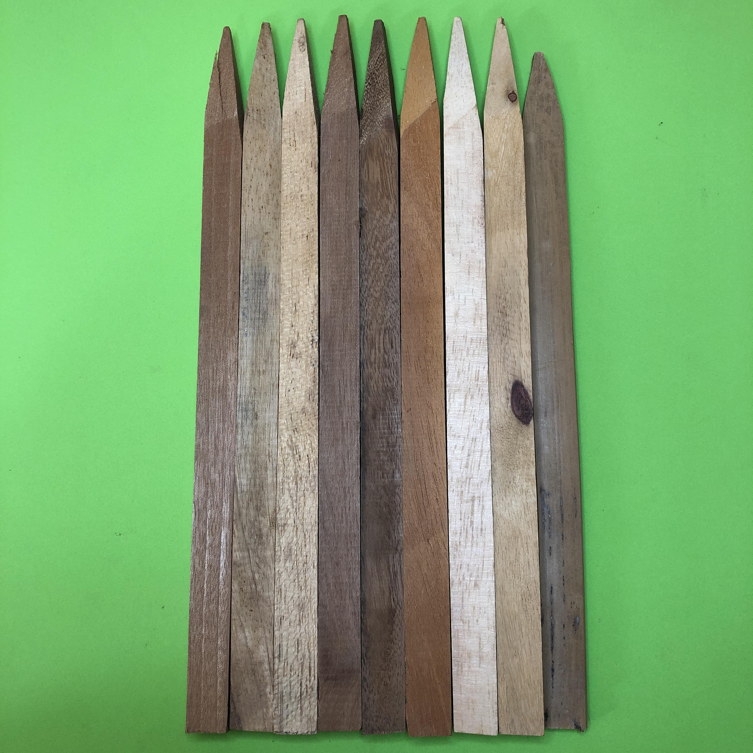 ของป้องกัน ไม้มงคล 9 อย่าง ลงเสา ได้แก่ ไม้สักทอง ไม้ทองหลาง ไม้ราชพฤกษ์ ไม้ชัยพฤกษ์ ไผ่สีสุข ไม้ขนุน ไม้กรันเกรา ไม้พยูง ไม้ทรงบาดาล