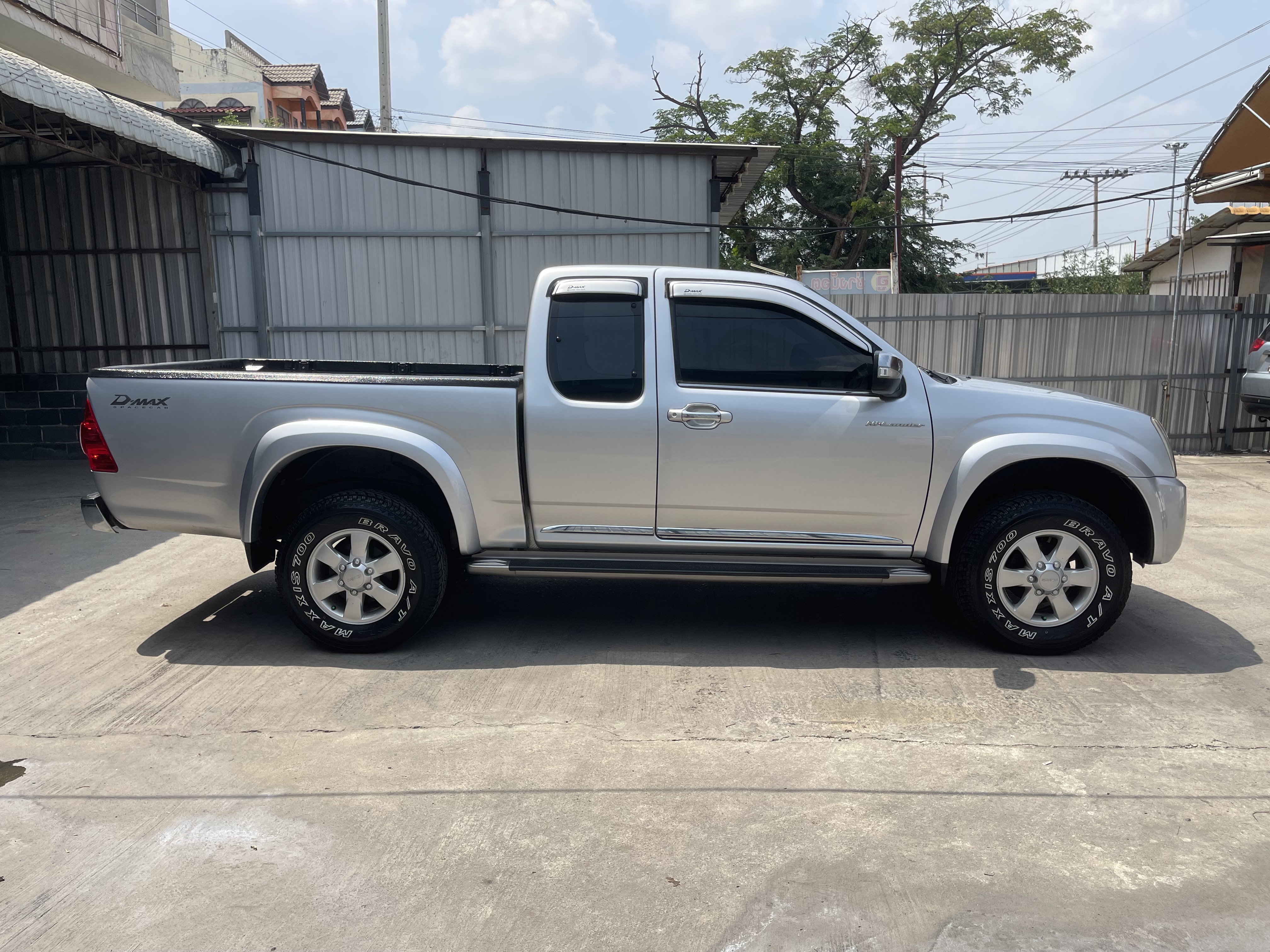 Isuzu Dmax Cab Hilander 2.5 Abs 2011 เงิน