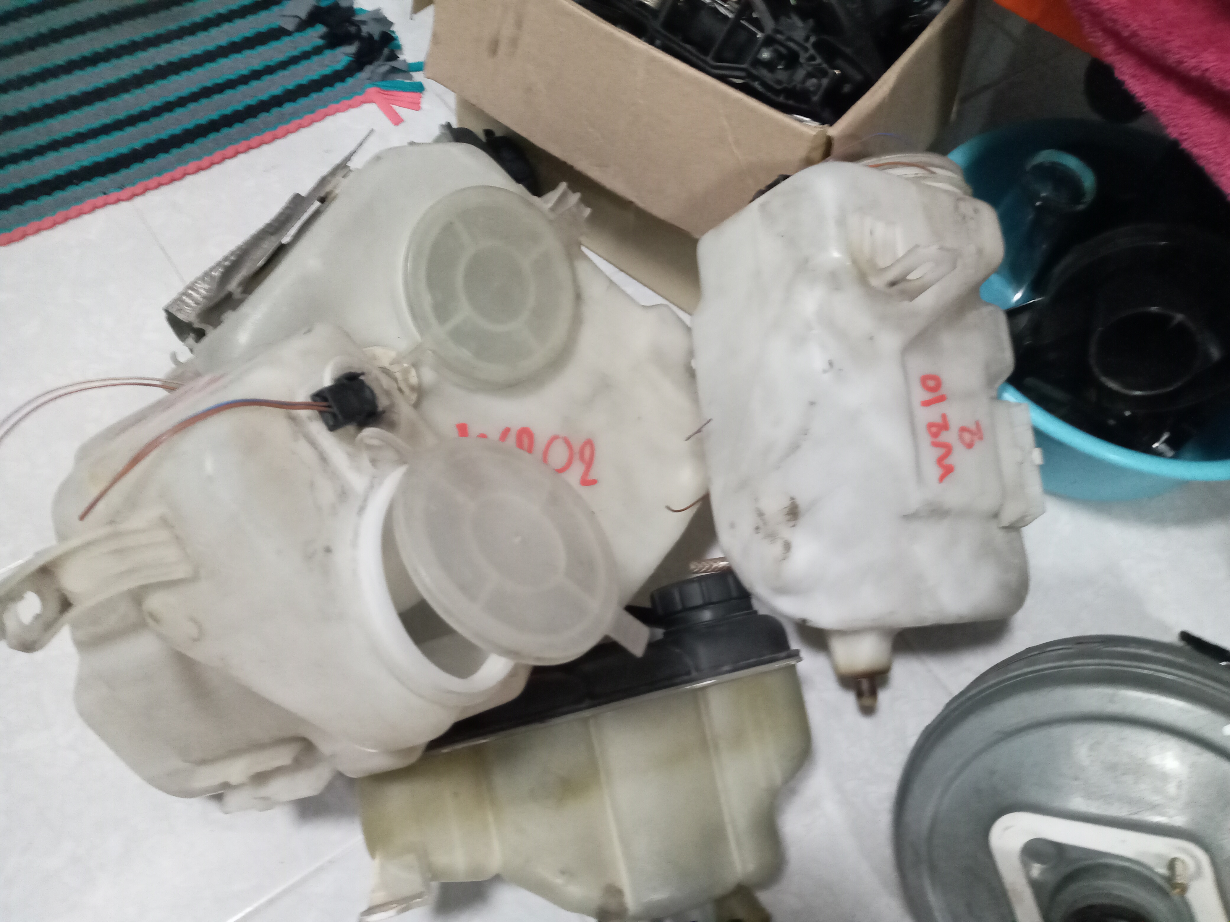 กระป๋องน้ำล้างกระจกBENZ W210