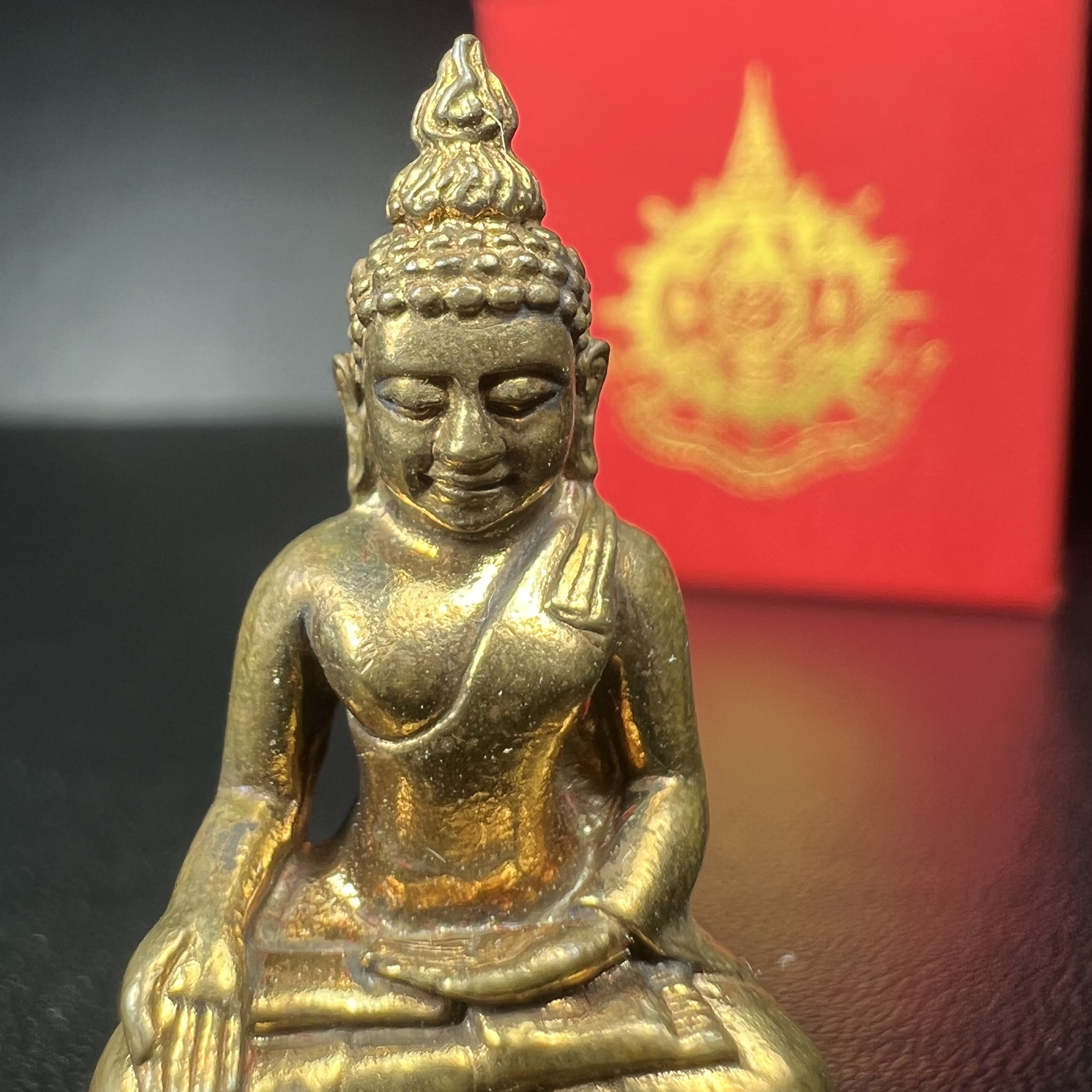 พระกริ่งไพรีพินาศ เฉลิมพระเกียรติ พระบาทสมเด็จพระเจ้าอยู่หัวรัชกาลที่9 พระชนมพรรษา 6 รอบ ปี2542เนื้อสัมฤทธิ์(บรรจุเหล็กไหล)ดีนอก-ดีใน(องค์นี้เป็นเนื้อสัมฤทธิ์ พิเศษกรรมการ ตอก 2 โค๊ต หมายเลข ๒๓๕๗)หายาก