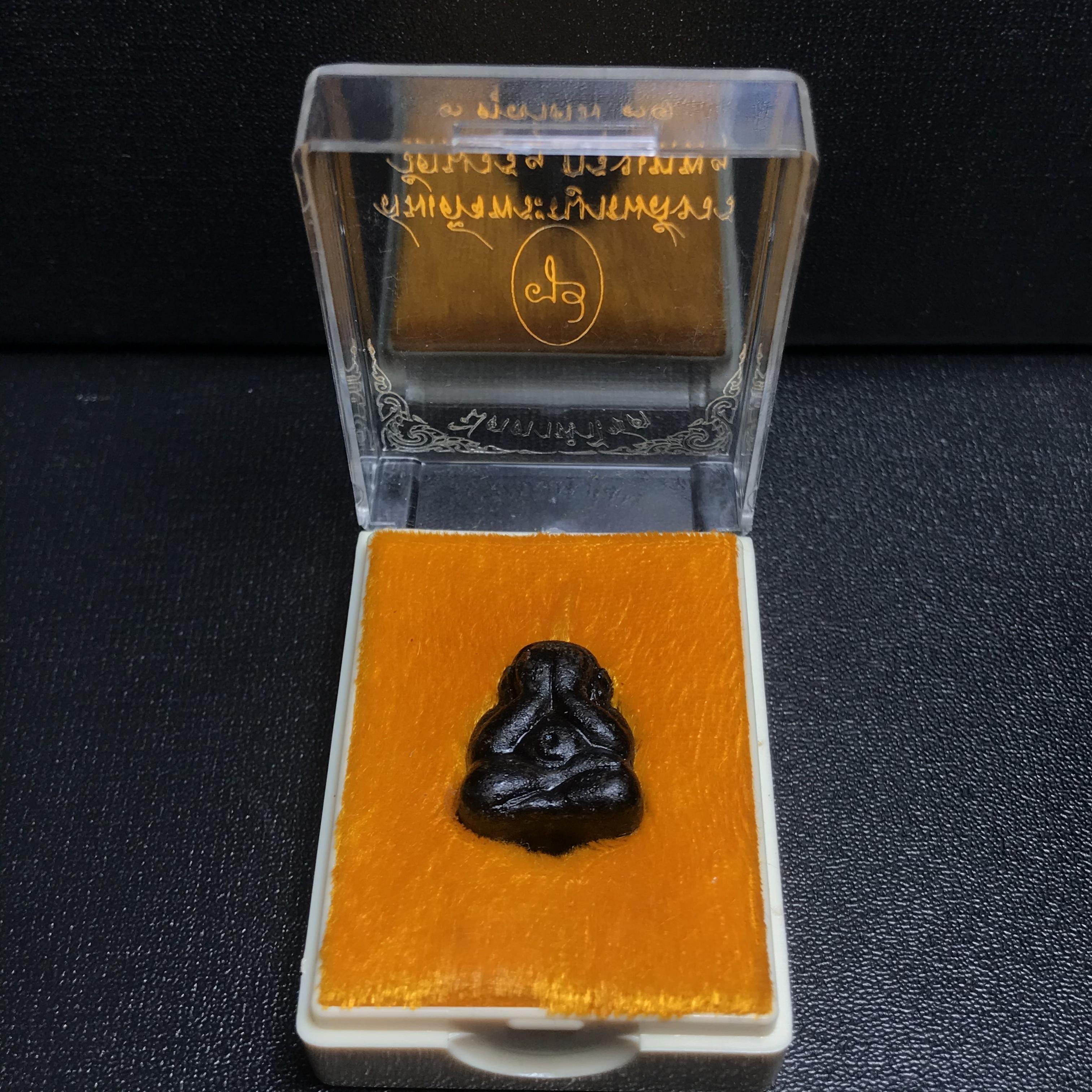 พระปิดตานำโชค สมเด็จพระญาณสังวร วัดบวรนิเวศวิหาร กรุงเทพ ปี2531(เจริญก้าวหน้า มีโชคลาภ การค้าเจริญรุ่งเรื่อง แคล้วคลาดปลอดภัย)