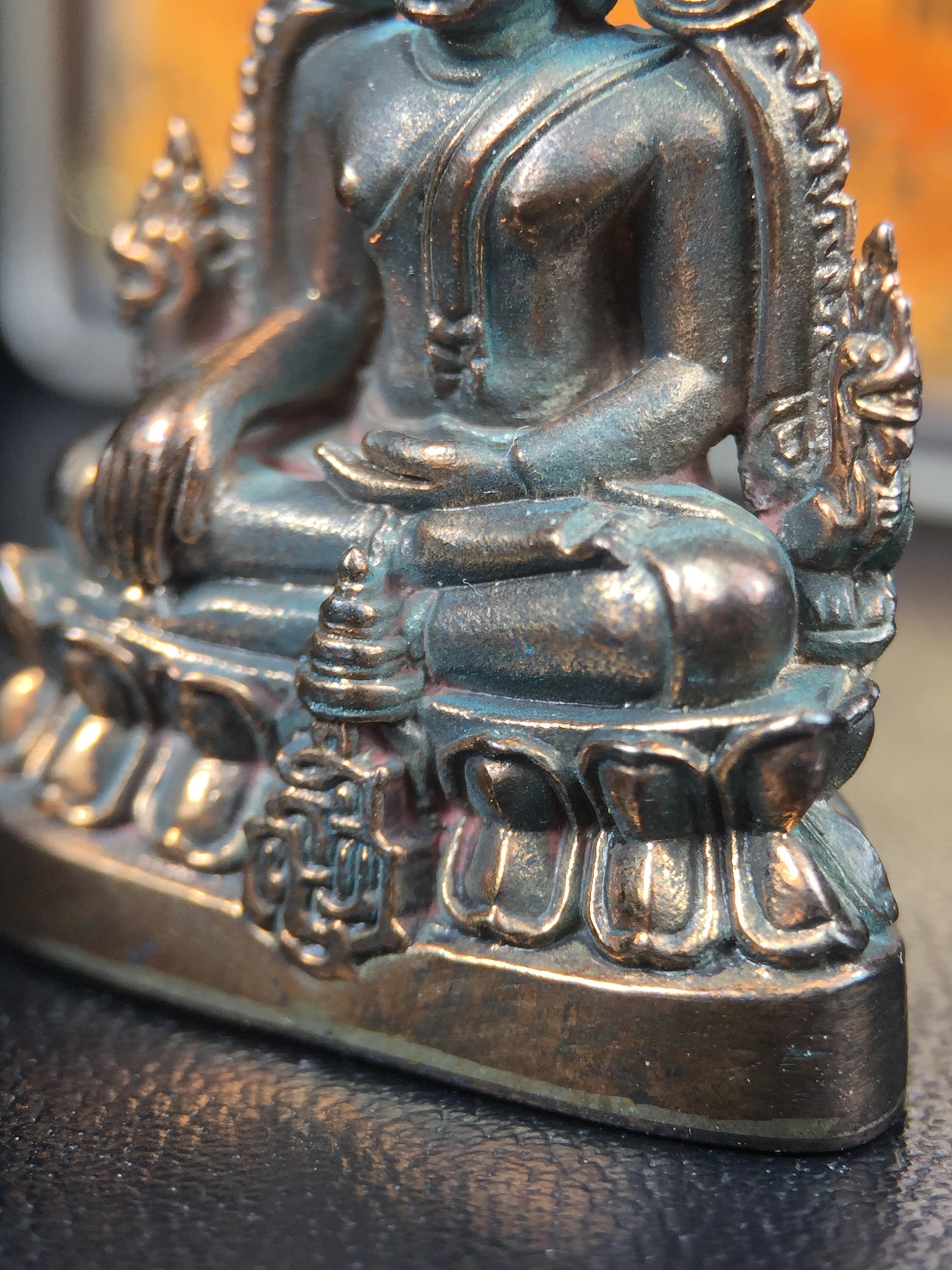 พระพุทธชินราช ญสส. วัดพระศรีมหาธาตุ จ.พิษณุโลก ปี2543 กริ่งชินราชเนื้อนวโลหะเต็มสูตร (ผสมทองคำ 2 บาท ต่อน้ำหนักเนื้อ 1 กิโลกรัม) พิธีใหญ่ รุ่นแรกและรุ่นเดียวที่ หลวงปู่หมุน ฐิตสีโล วัดบ้านจาน มาร่วมปลุกเสก(องค์หมายเลข 505 เลขสวย)(1 ใน 2543 องค์)นิยม