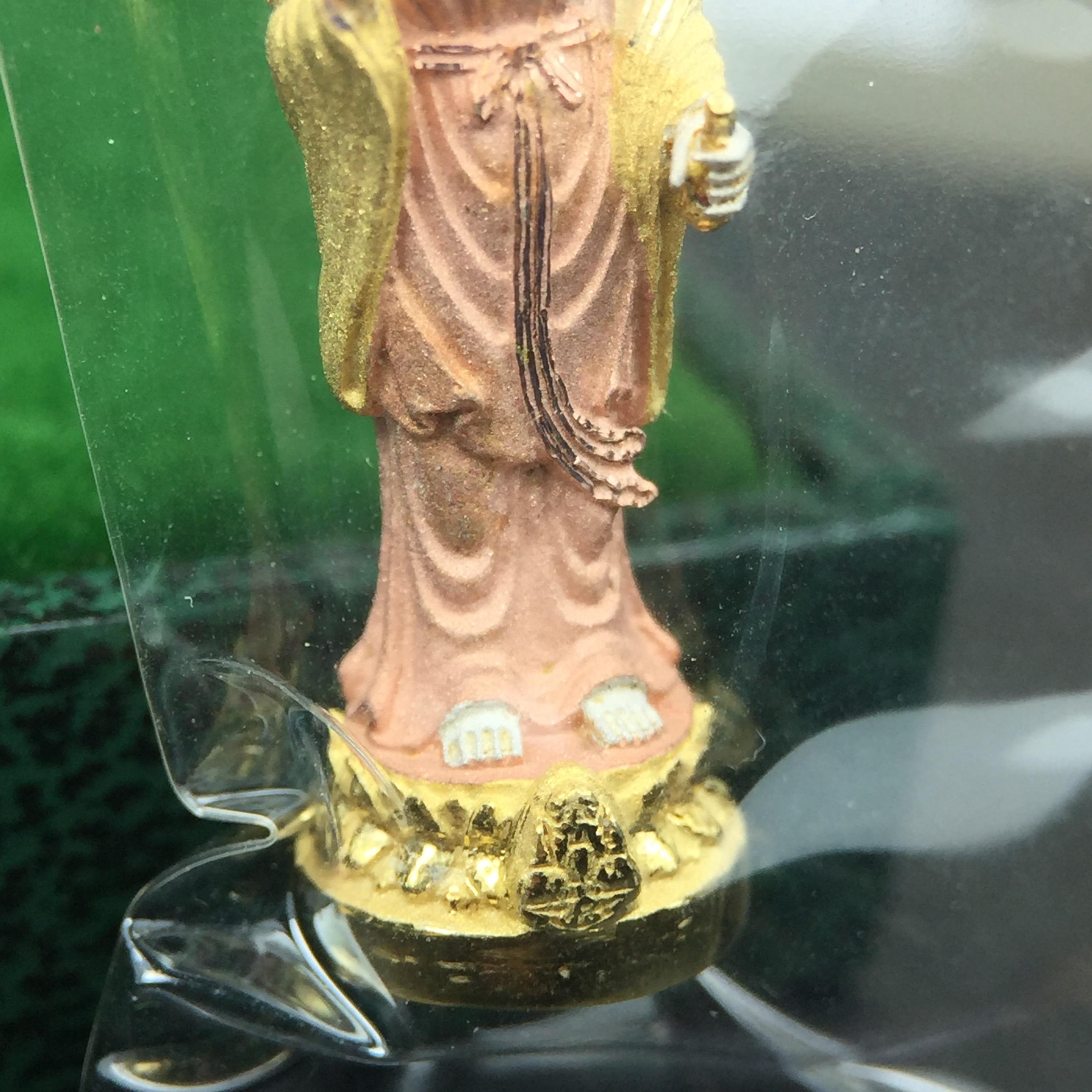 พระโพธิสัตว์อวโลกิเตศวร(เจ้าแม่กวนอิม)รุ่นฉลองปีกาญจนาภิเษก ปี2540 เนื้อเงินบริสุทธิ์ 99.9%(ชุบ3กษัตริย์) เทศบาลนครหาดใหญ่จัดสร้างถวายเฉลิมพระเกียรติพระบาทสมเด็จพระเจ้าอยู่หัวทรงครองสิริราชสมบัติครบ 50 ปี(สภาพซีนซองเดิมกล่องบรรจุการ์ดใบรับรองเดิมครบ)หายาก