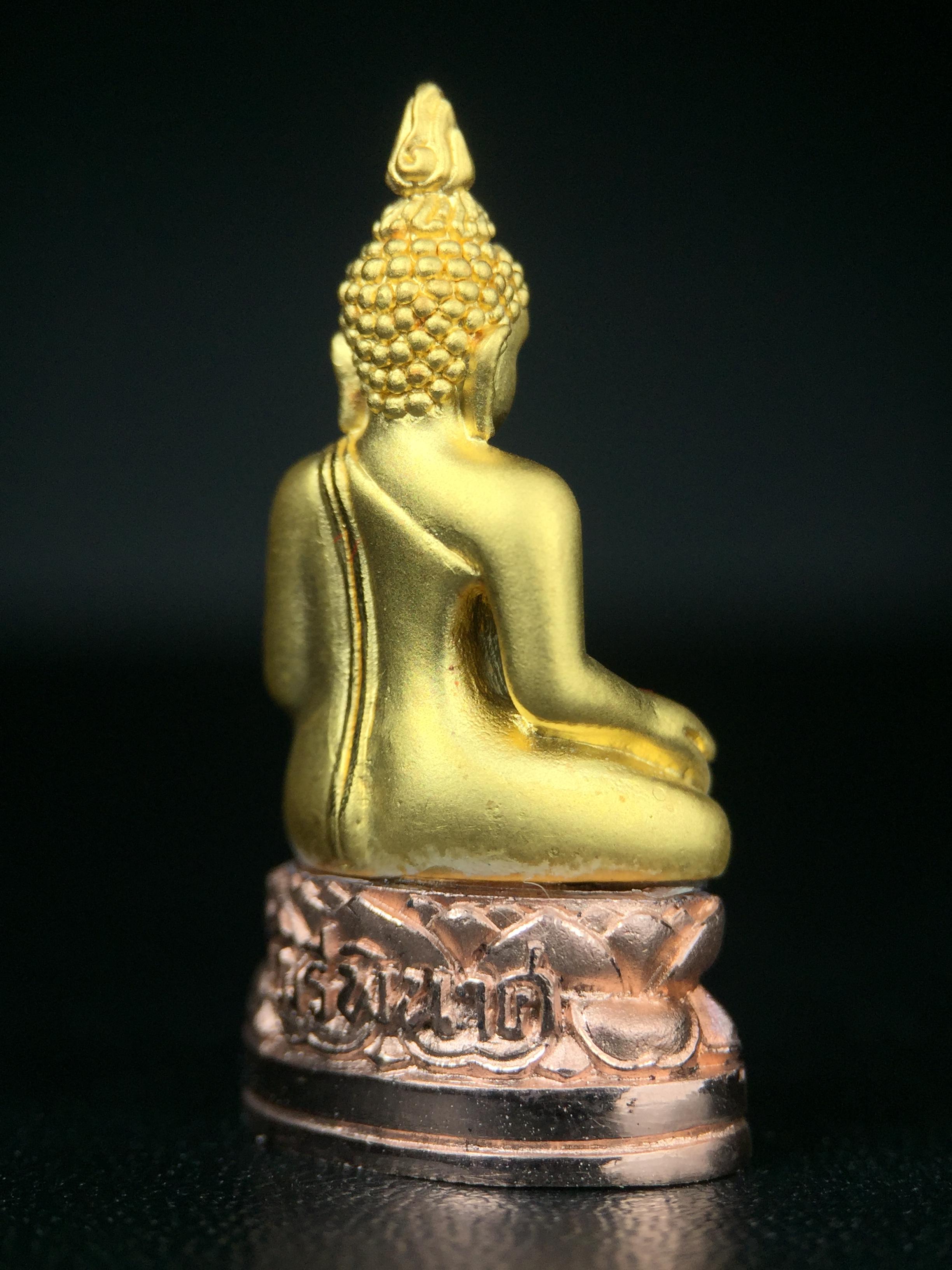 พระไพรีพินาศ รุ่นมหามงคล 72 พรรษา (6 รอบ) ในหลวงรัชกาลที่9 ปี2542 พิมพ์ใหญ่ เนื้อทองคำบริสุทธิ์ 99.9% (ฐานเนื้อนาค)แบบพ่นทรายขัดเงาบางส่วน(สภาพสวยเดิมกล่องบรรจุเดิมครบสมบูรณ์)องค์พิเศษกรรมการ(พบเจอน้อยหายากมาก)