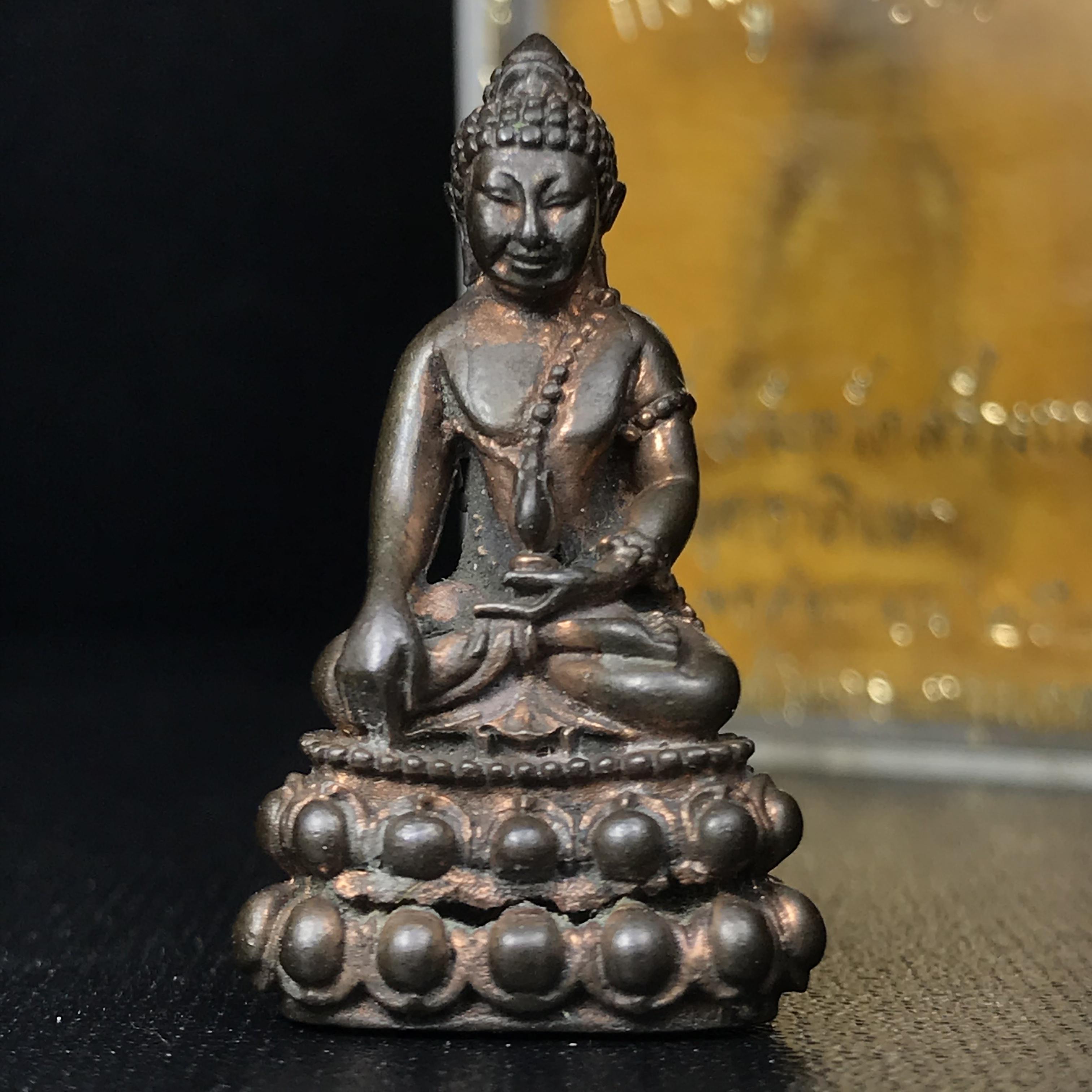 พระกริ่งภูริทัตโต (หลวงปู่มั่น ภูริทัตโต) เนื้อนวโลหะ ปี 2520 สุดยอดพระเกจิสายวิปัสสนากรรมฐานปลุกเสก (สมเด็จพระญาณสังวรเป็นประธานเททอง)(สภาพสวยครบกล่องเดิม)