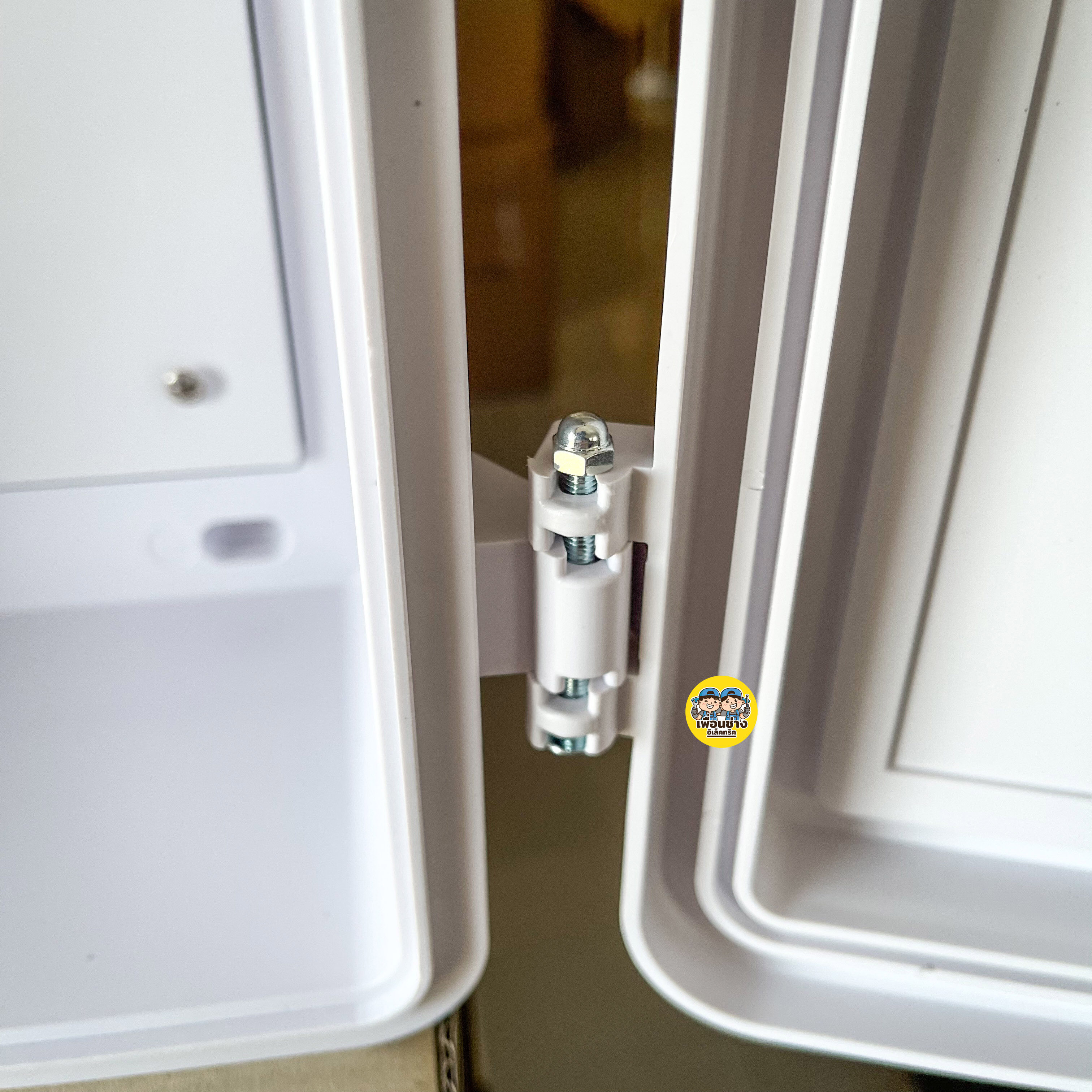 Nano ตู้กันฝน เบอร์ 2 ตู้กันน้ำ มีหลังคา ฝาทึบ NANO-102W และ ฝาใส 102CW ตู้ไฟ