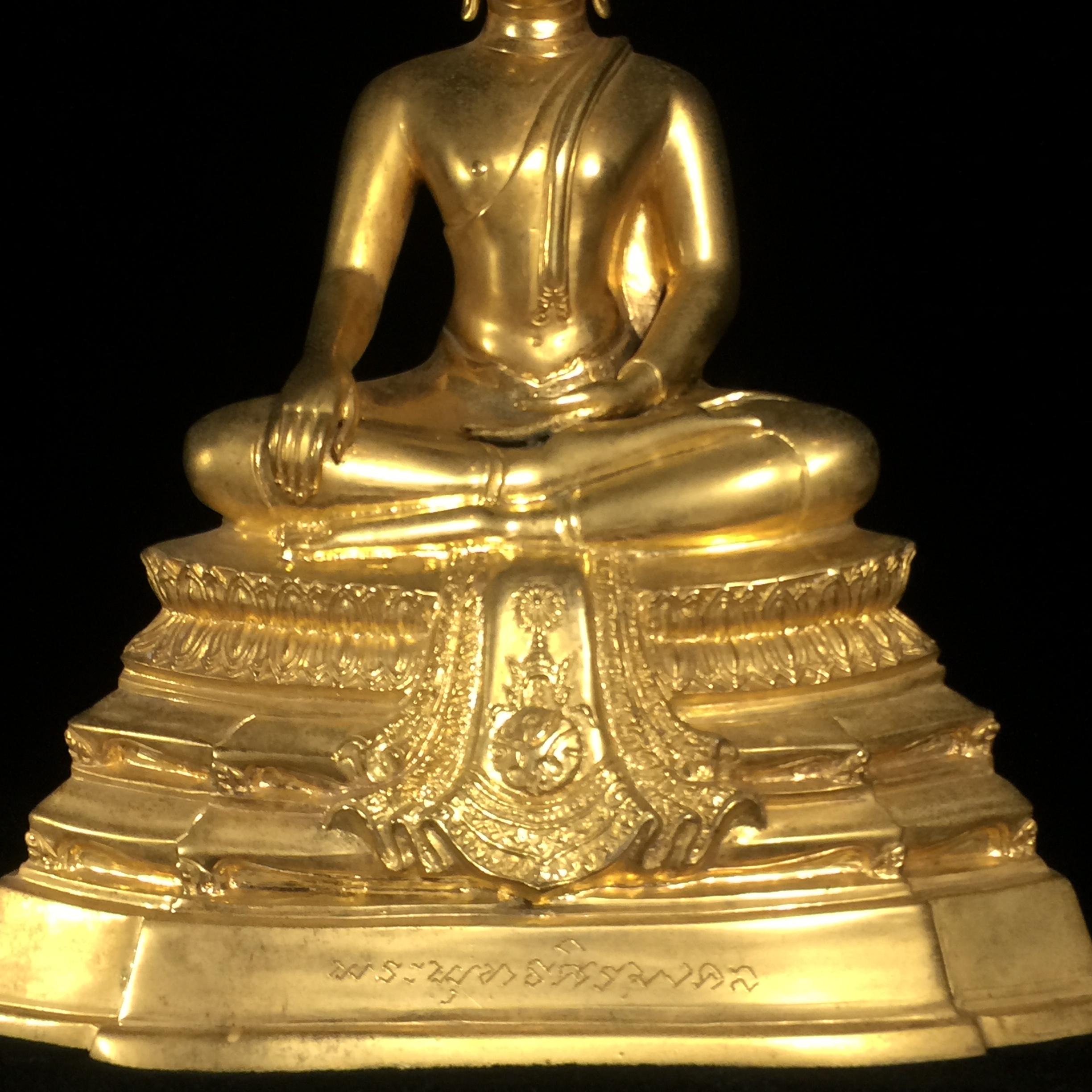 พระบูชาพระพุทธศิรมงคล ภปร. วัตถุมงคลคุ้มเกล้าปี2524 ของมูลนิธิคุ้มเกล้า โรงพยาบาลภูมิพลจัดสร้าง ขนาดหน้าตัก5นิ้ว(ในหลวงรัชกาลที่9 ทรงจุดไฟพระฤกษ์และเททอง พิธีใหญ่)ยอดนิยมหายาก