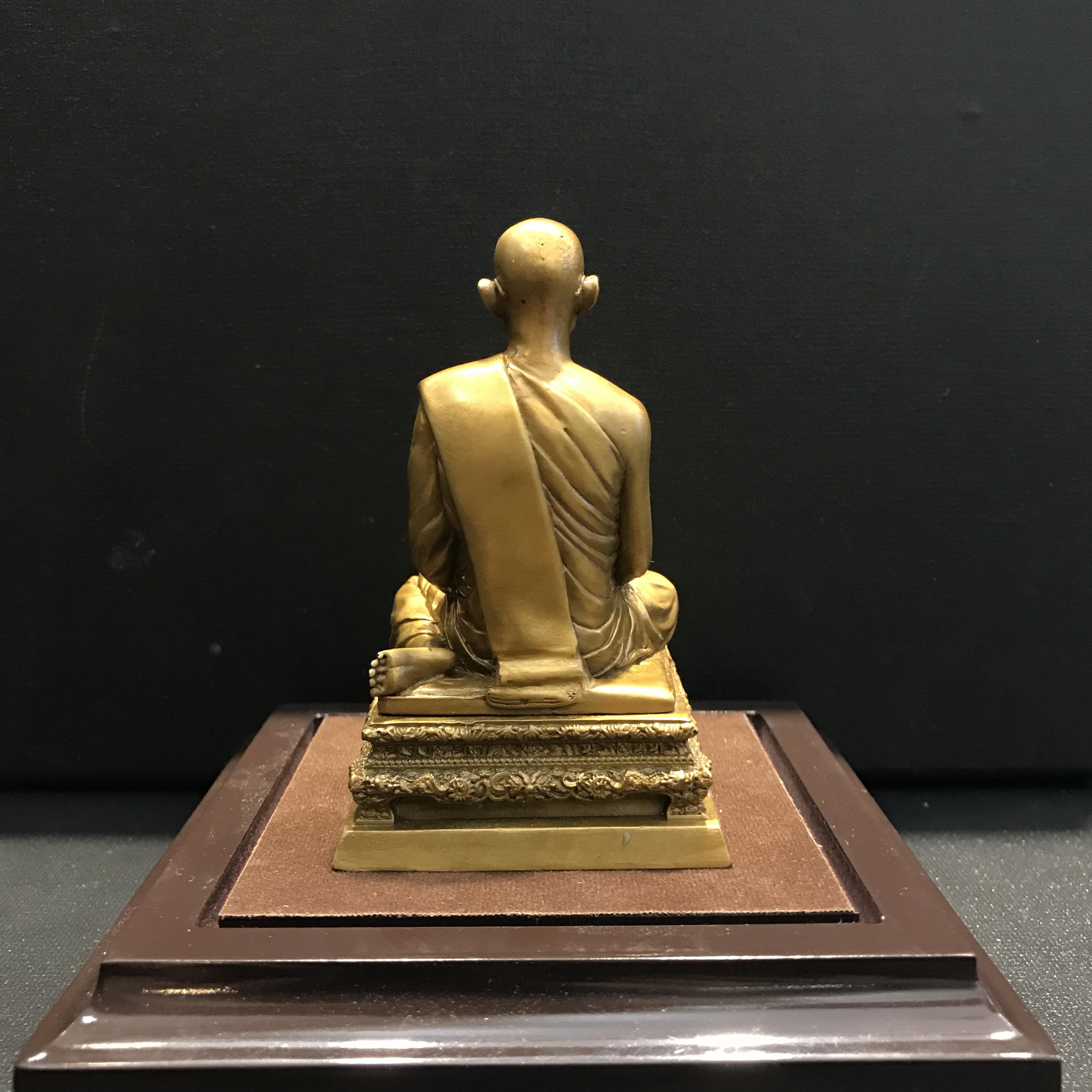 พระบรมรูปพระบาทสมเด็จพระเจ้าอยู่หัวทรงผนวช กำลังแผ่นดิน ปี2554