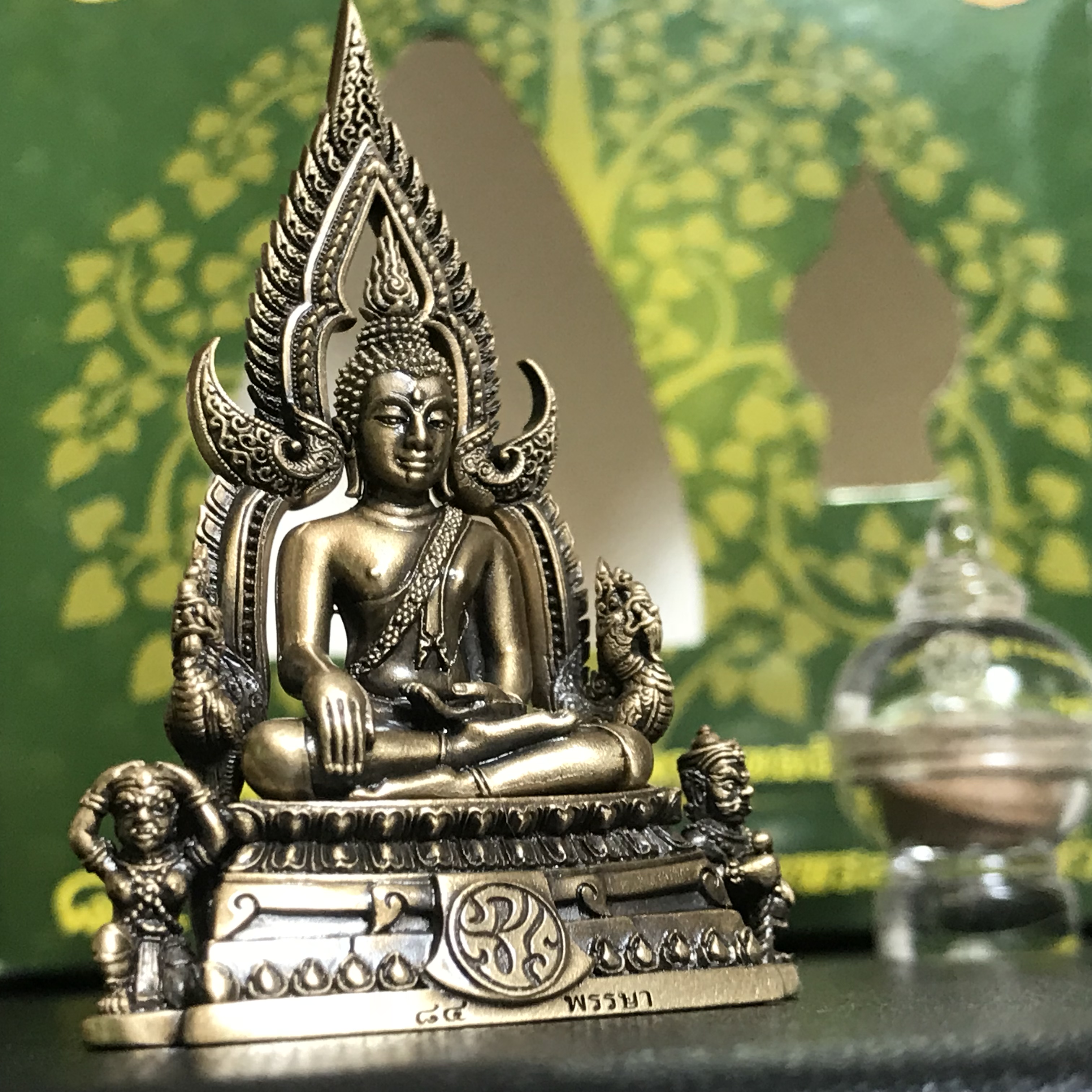 พระพุทธชินราช(จำลอง) ภปร 84 พรรษา เนื้อบรอนซ์รมดำซาติน พิมพ์ใหญ่ขนาดหน้าตัก 3/4 นิ้ว(1ใน5000องค์) )(พระราชทานมวลสาร จิตรลดาและเส้นพระเจ้า(เส้นผม)รัชกาลที่9)