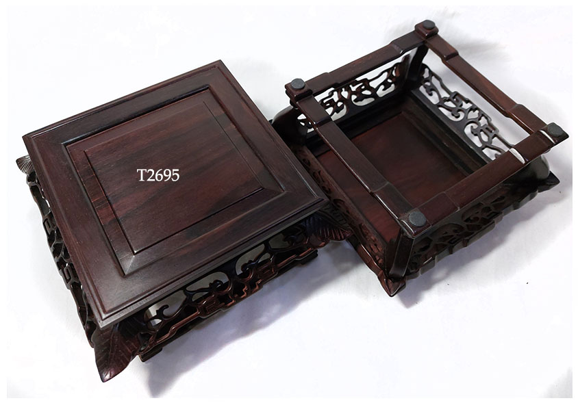 กี๋หรือฐานไม้สไตล์จีน สำหรับวางของตั้งโชว์ ท๊อป11.5cmx11.5cm ตัวละ