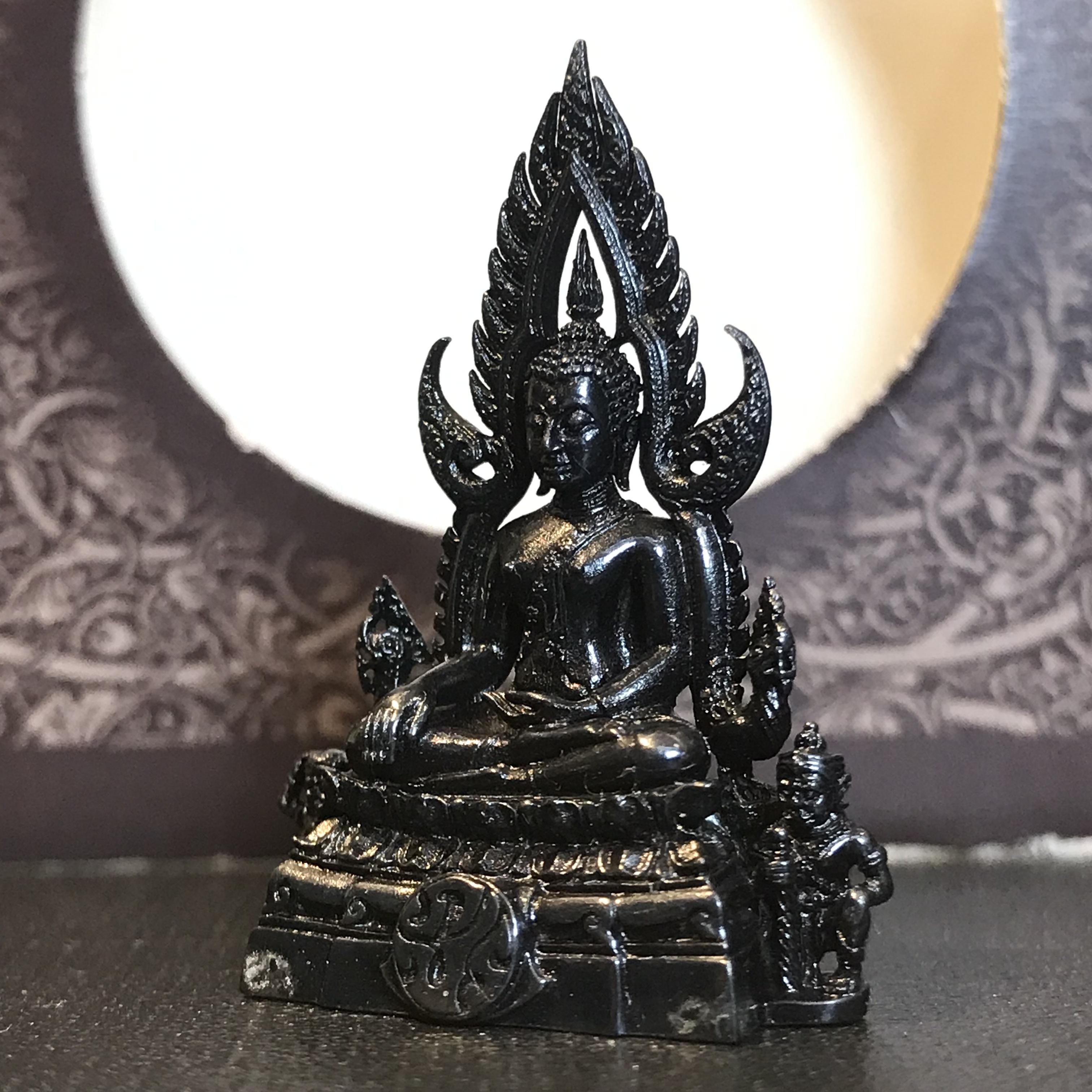 พระพุทธชินราช ภปร. โครงการ "เพราะแผ่นดินนี้ คือ แผ่นดินเกิด" ปี2548(รุ่นแรก) ลอยองค์ หน้าตัก 1/2 นิ้ว เนื้อเงินรมดำ