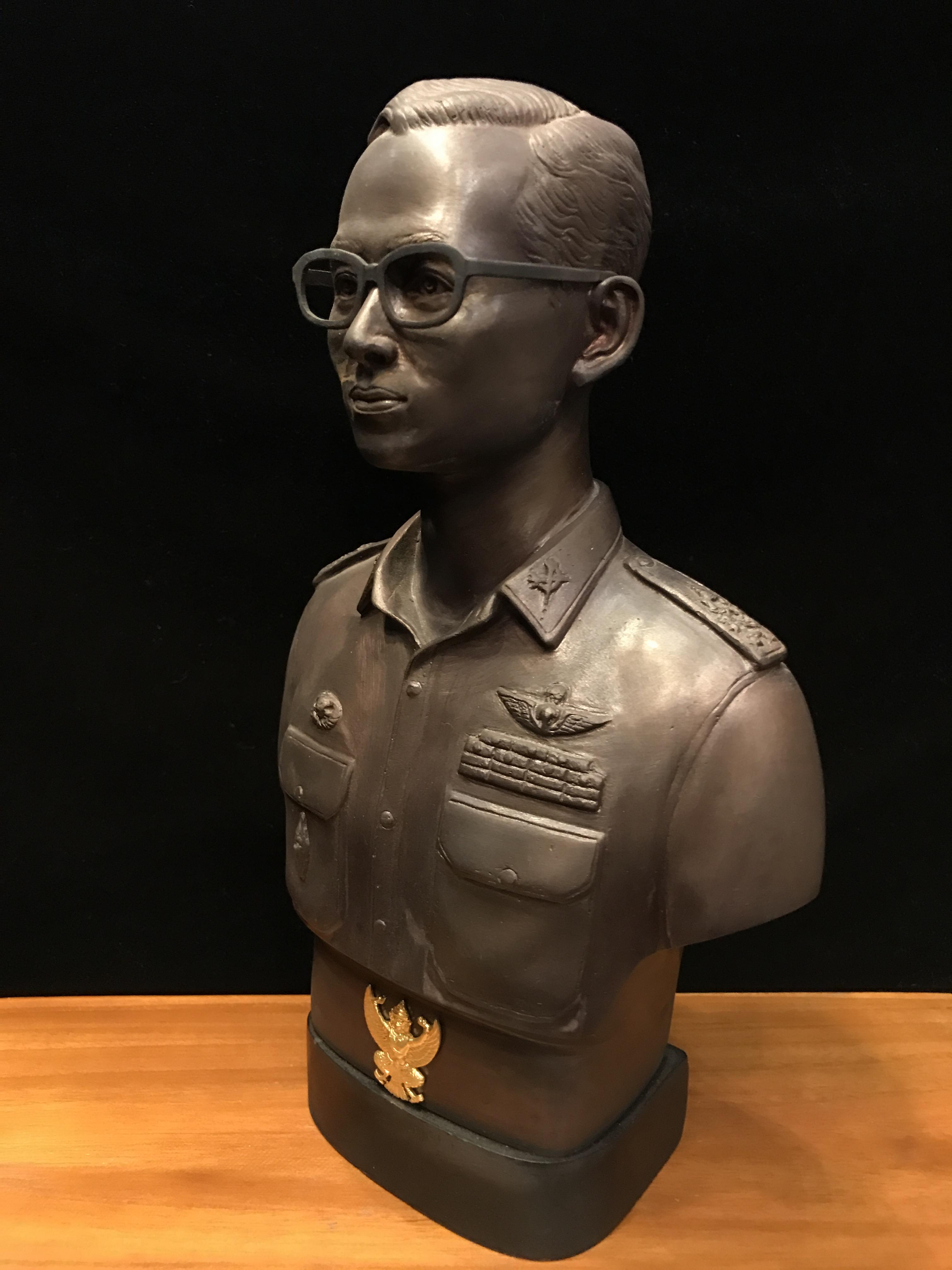 พระบรมรูปหล่อในหลวงรัชกาลที่ 9 กรมราชองครักษ์ รุ่น2 ปี2539(นิยม)