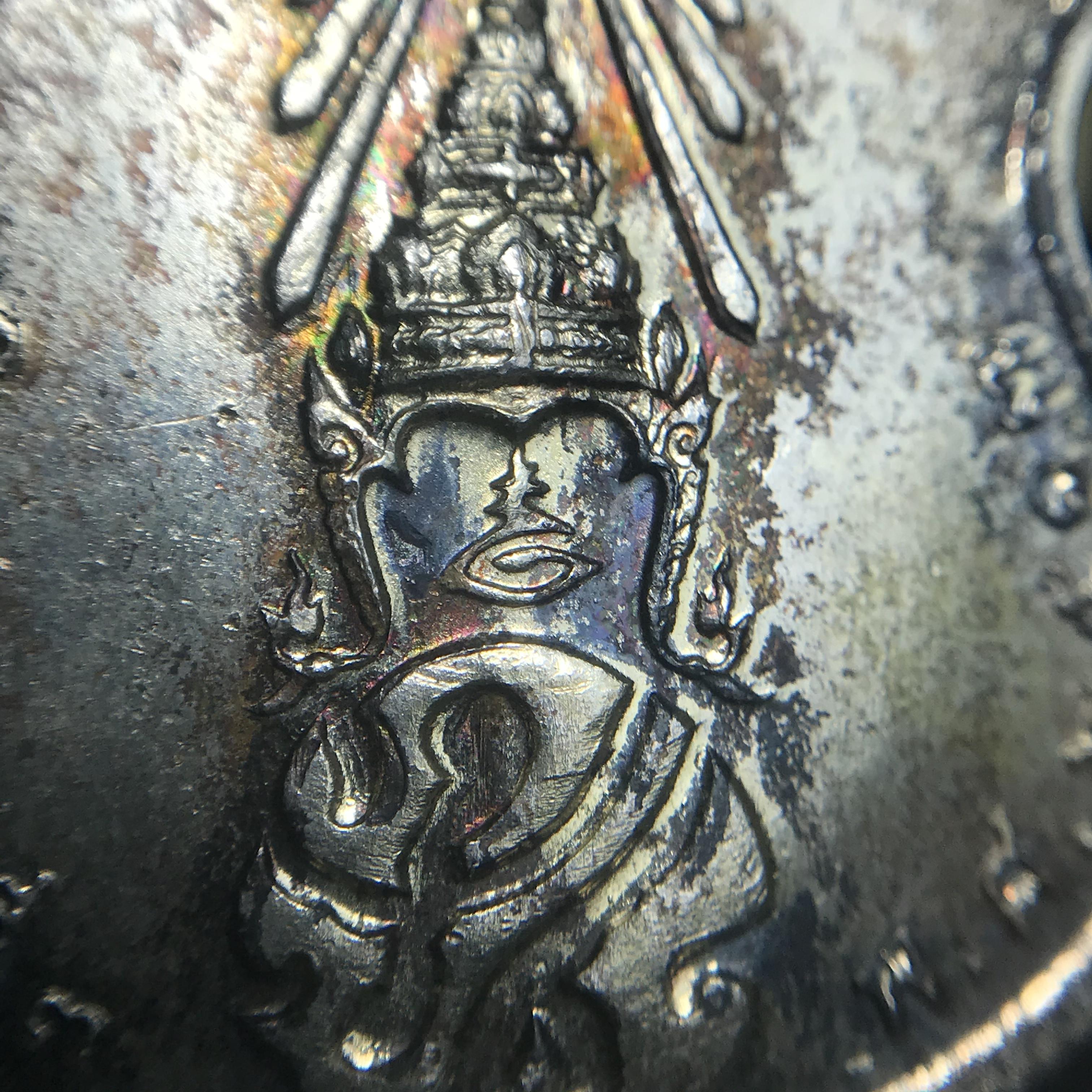 เหรียญในหลวงทรงผนวช กองทัพภาคที่3 ปี2517 เนื้อเงิน(ในหลวงรัชกาลที่9เสด็จในพิธี)(คัดสภาพสวย ผิวเดิม เส้นวงเดือนวิ่งคมชัด สวยมาก)(1ใน2000เหรียญ)