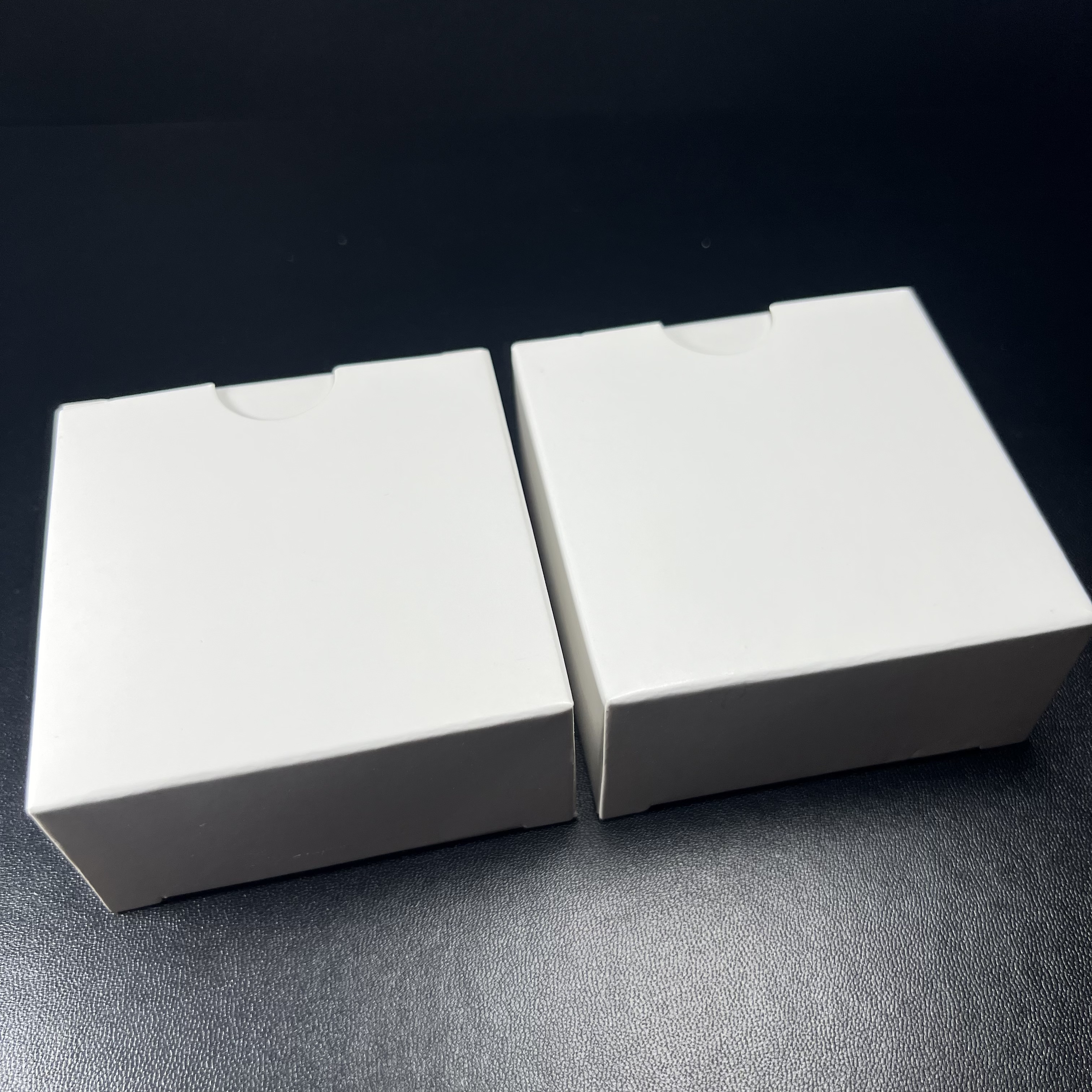 พระพุทธชินราช รุ่น ประวัติศาสตร์ มูลนิธิเพื่อตำรวจไทยจัดสร้าง ปี 2562 เนื้อเงินขัดเงา พิมพ์เหรียญรูปไข่ฉลุลายไทย พิมพ์ใหญ่ พระพุทธชินราช แบบจิวเวอร์รี่ (ขนาดสูง 2.9 ซม.) (สภาพ สวย ซีนซองเดิม กล่องบรรจุเดิมครบสมบูรณ์)