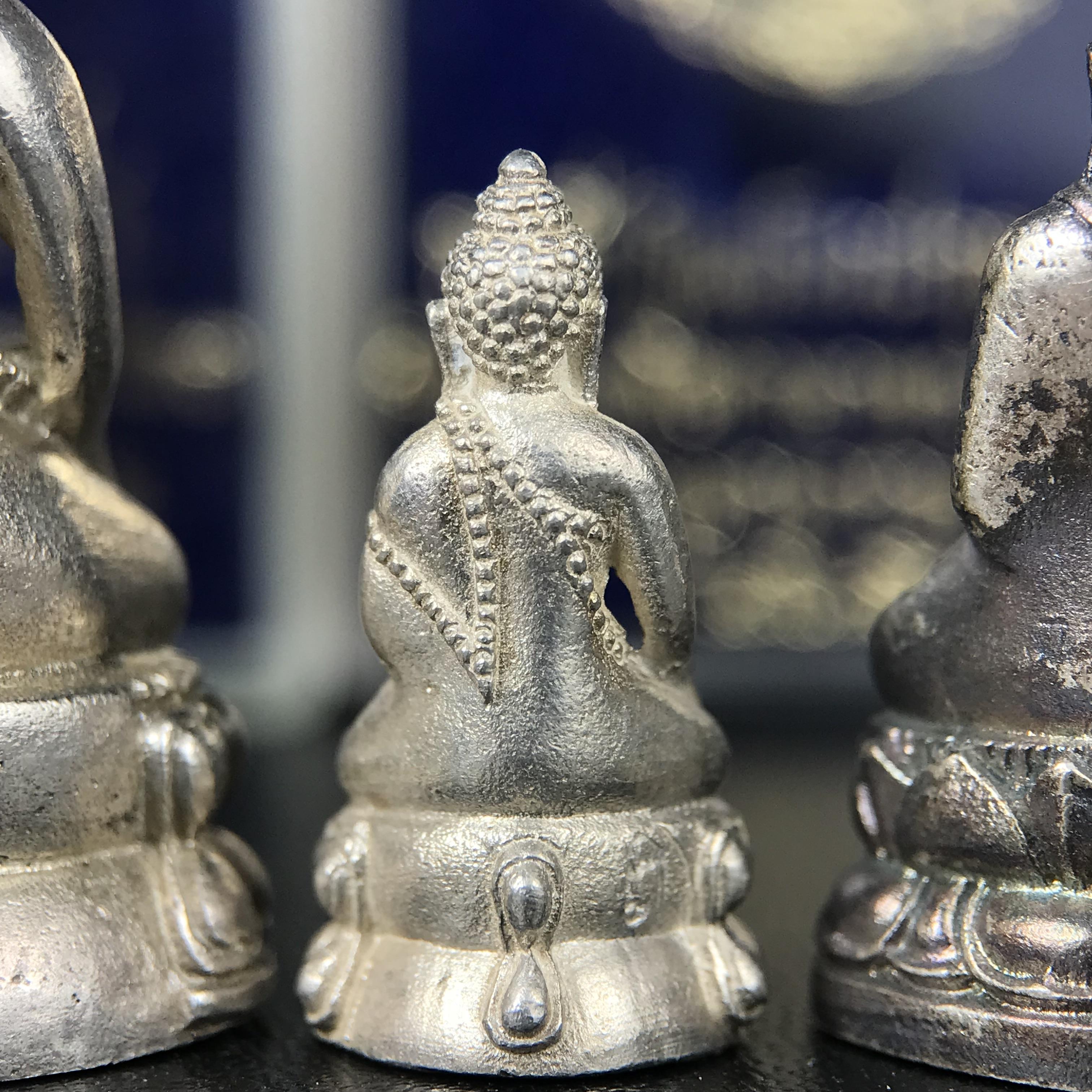 พระกริ่งนวปทุม ภปร.-พระชัยวัฒน์นวปทุม ภปร.-พระกริ่งไพรีพินาศ ภปร. รุ่นแรก วัดปทุมวนาราม ครบชุดเนื้อเงิน ปี2535(ในหลวงรัชกาลที่9เสด็จเททอง)(1ใน3000องค์)หายาก***เก็บทีเดียวครบชุดไปเลยรุ่นนี้ แนะนำ....ตอนนี้หายากแล้ว***