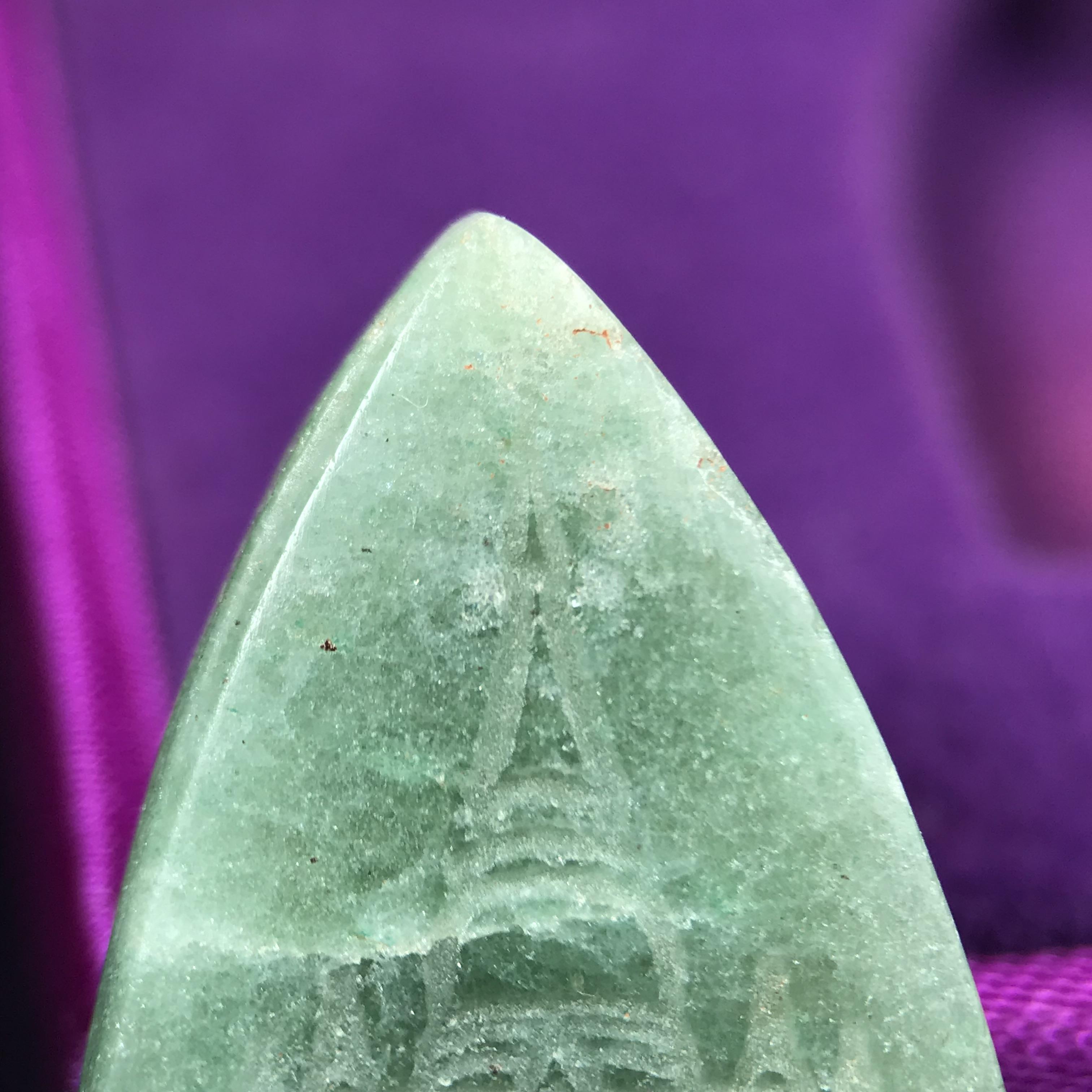 หลวงปู่ทวดหยก วัดพะโคะ จ.สงขลา ปี 2543 เนื้อหยก พิมพ์ใหญ่ ขนาด 3.5 x 2.2 ซม. ด้านหลังแผ่นโค๊ตทองคำ สร้างโดยสมาคมชาวเพชรบุรี “สมเด็จเจ้าพะโคะหลวงปู่ทวดเหยียบน้ำทะเลจืด” ครั้งแรกแห่งประวัติศาสตร์(สวยงามเป็นของล้ำค่าหายากมาก)สภาพสวยสมบูรณ์