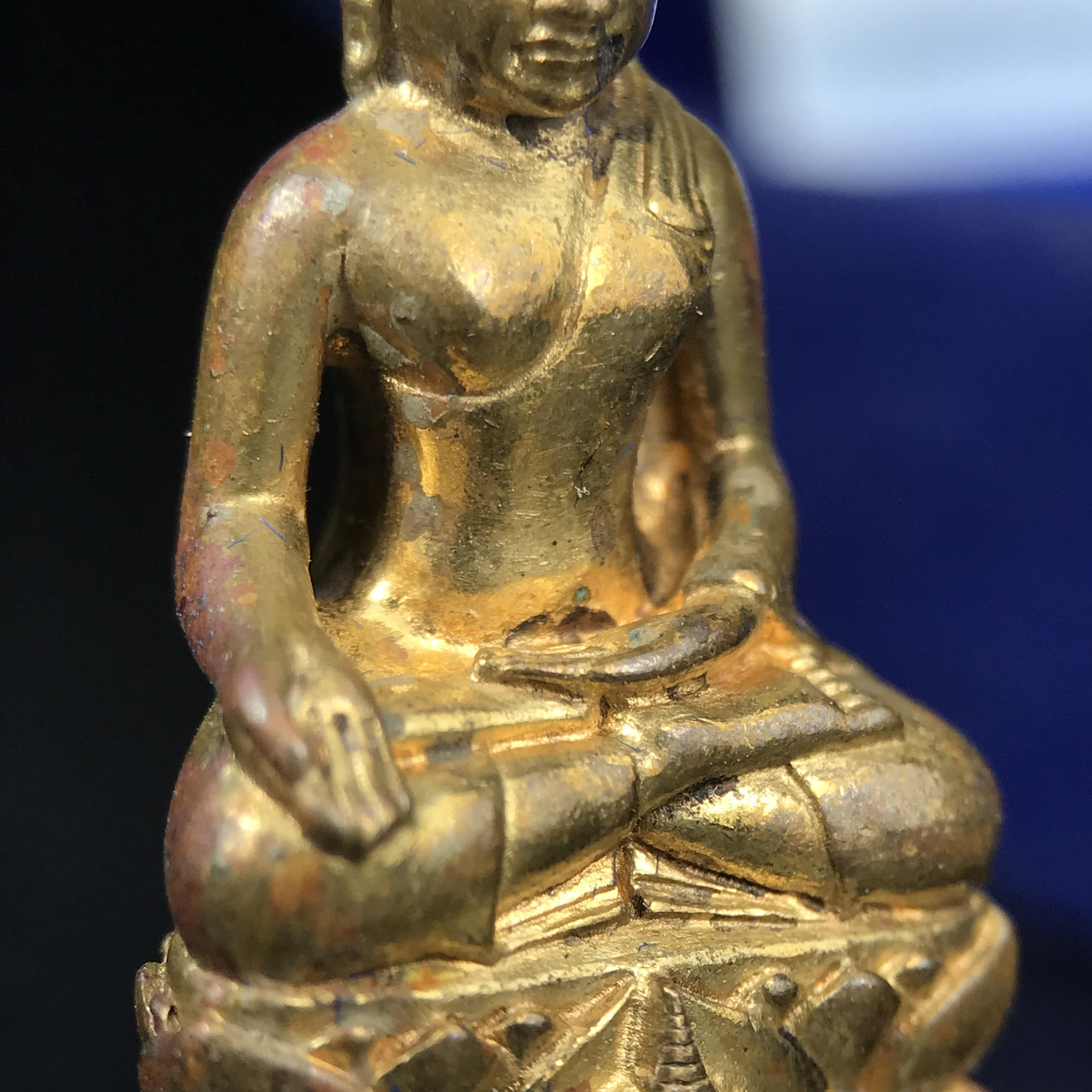 พระกริ่งไพรีพินาศ บรรจุเหล็กไหล ครั้งแรกและครั้งเดียวในประวัติศาสตร์ เฉลิมพระเกียรติ พระบาทสมเด็จพระเจ้าอยู่หัวรัชกาลที่9 พระชนมพรรษา 6 รอบ ปี2542 เนื้อสัมฤทธิ์(บรรจุเหล็กไหล)ดีนอก-ดีใน พิธีใหญ่ มวลสารเด่น (หายาก)***กล่องบรรจุเก่าชำรุดตามรูป***