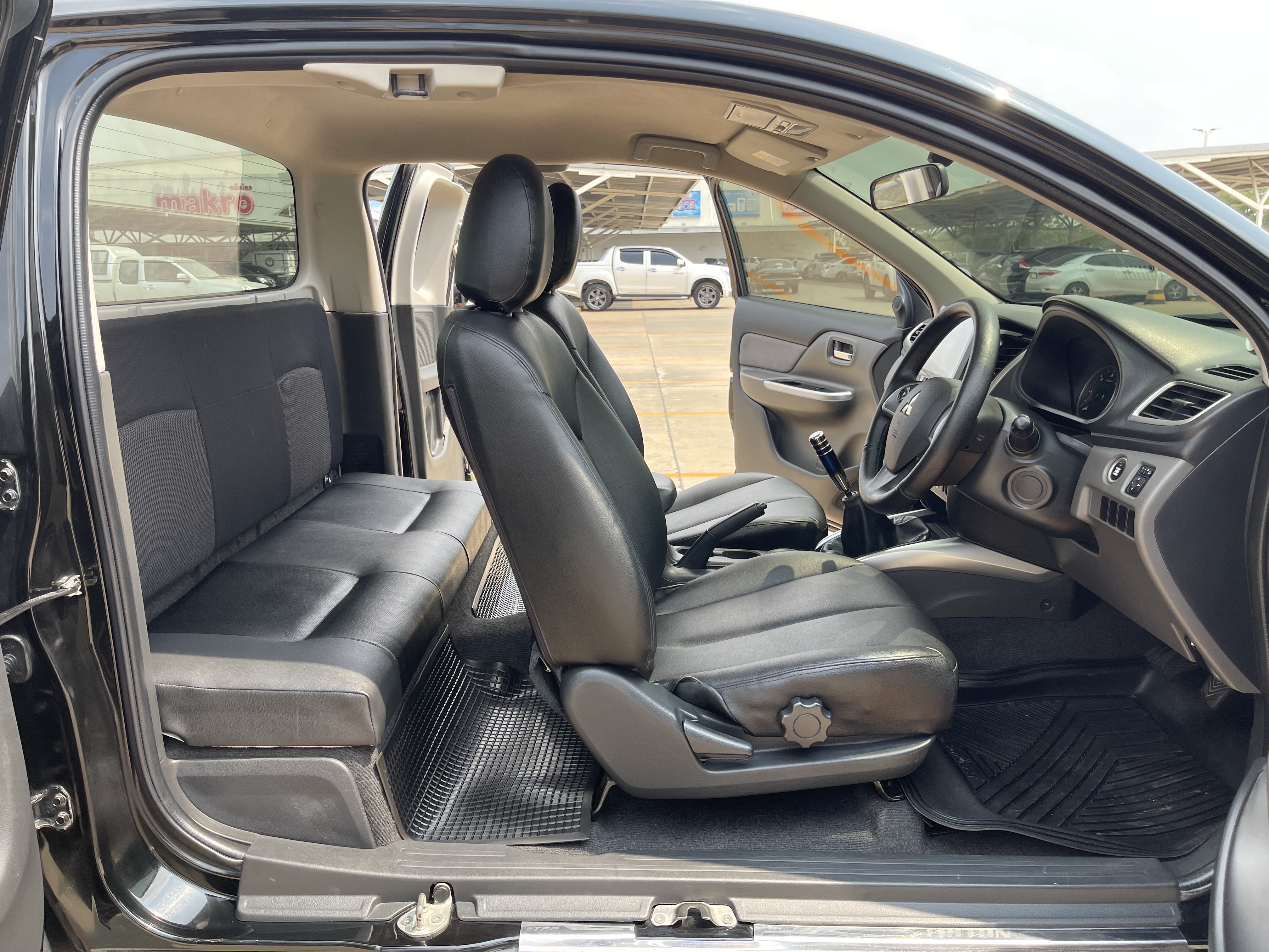 Mitsubishi Triton All New Cab 2.5 GLS 2015 ดำ