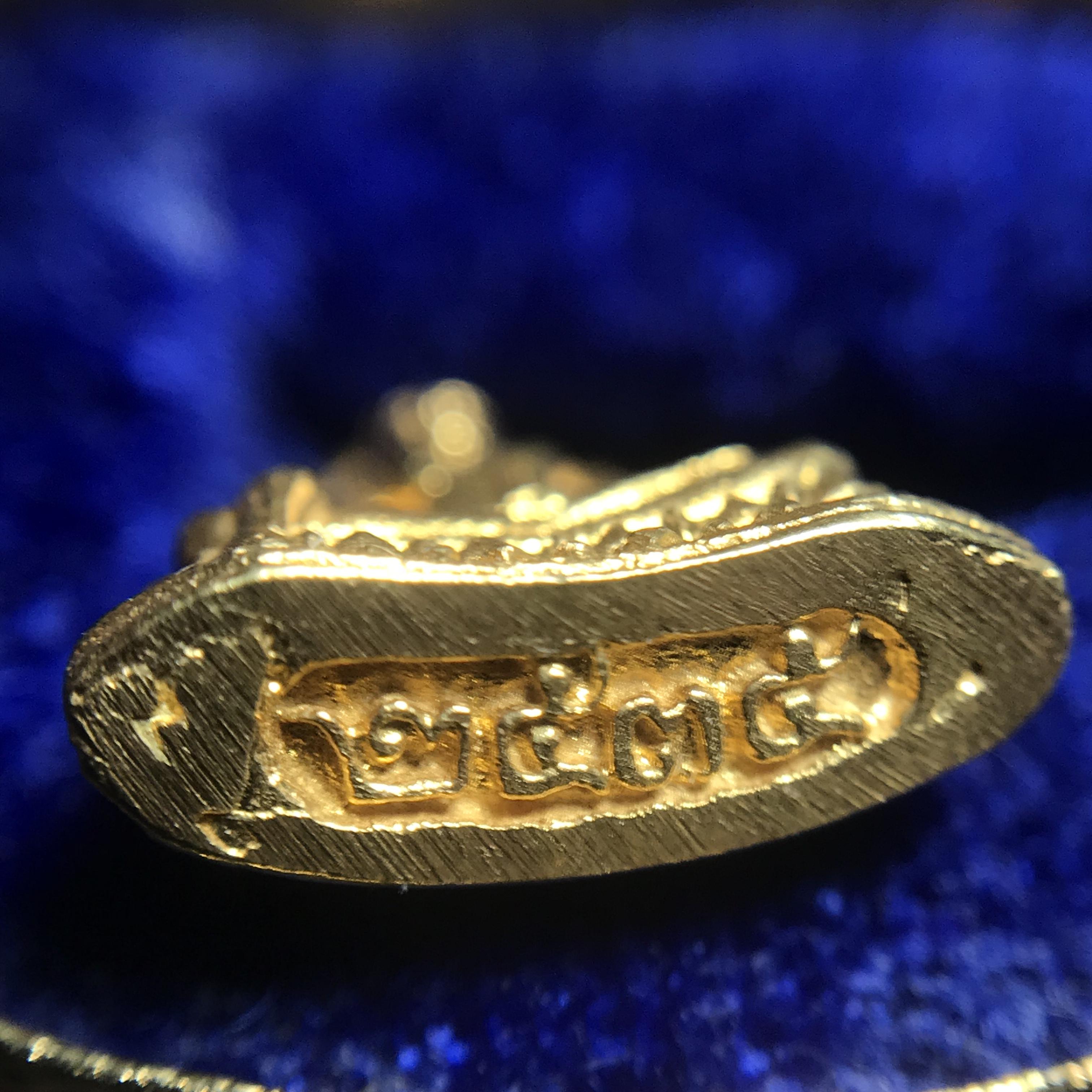 พระสมเด็จนางพญา ส.ก. ปี2535 เนื้อทองคำ พิมพ์เล็ก 5รอบพระราชินี หลวงปู่โต๊ะปลุกเสก(ในหลวงและพระราชินีเสด็จในพิธี) พร้อมกล่องบรรจุเดิม(นิยม)