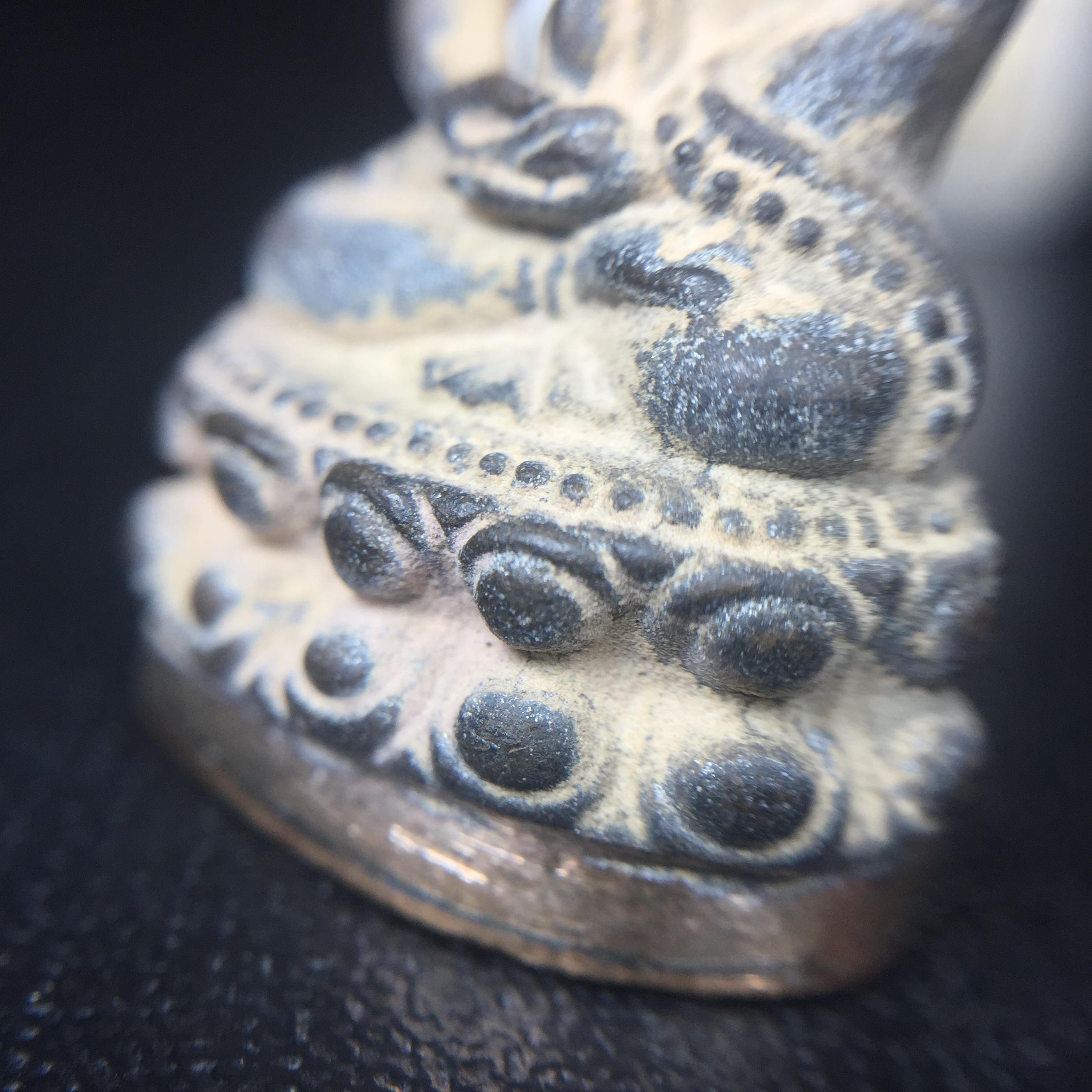 พระกริ่งชินบัญชรฉลองพระชันษา 100 ปี สมเด็จพระญาณสังวร วัดบวรนิเวศวิหาร ปี 2556 เนื้อนวโลหะผสมทองคำก้นทองแดง พิธีใหญ่ มวลสารเด่น นิยม(1 ใน 2556 องค์)