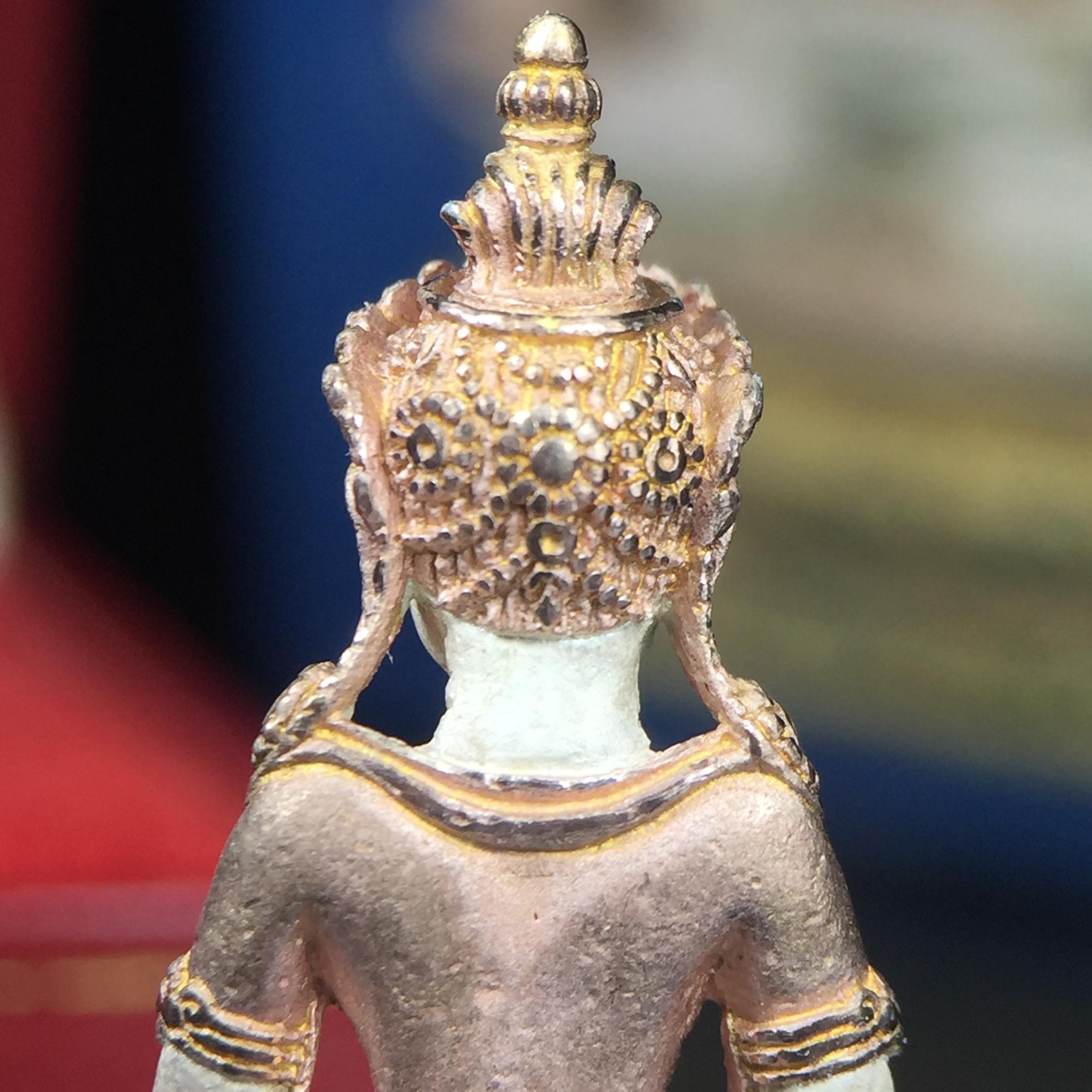 พระกริ่งอวโลกิเตศวร ( เจ้าแม่กวนอิม ) วัดโพธิ์แมนคุณาราม เนื้อเงิน 3 กษัตริย์ พ่นทราย รุ่นอุดมโภคทรัพย์ พ.ศ.2539(พร้อมกล่องบรรจุการ์ดใบรับรองเดิมครบ) (อีกหนึ่งรุ่นยอดนิยม พุทธศิลป์สวยงดงาม)