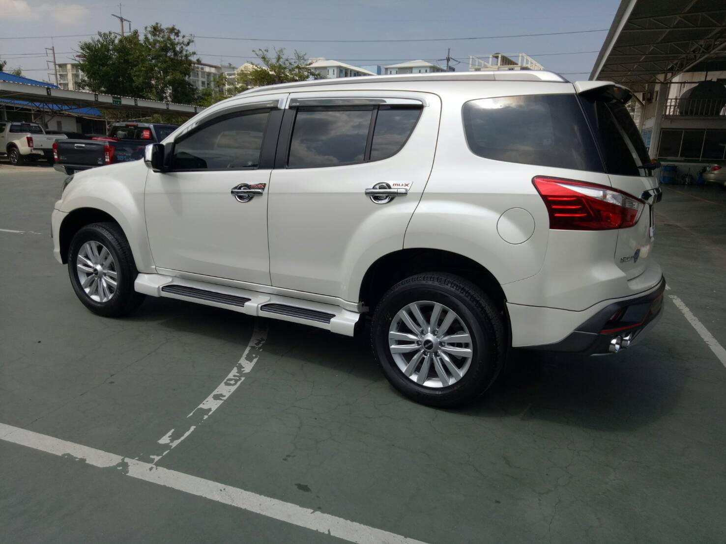 Isuzu MU-X 2017 Amotriz Bodykits