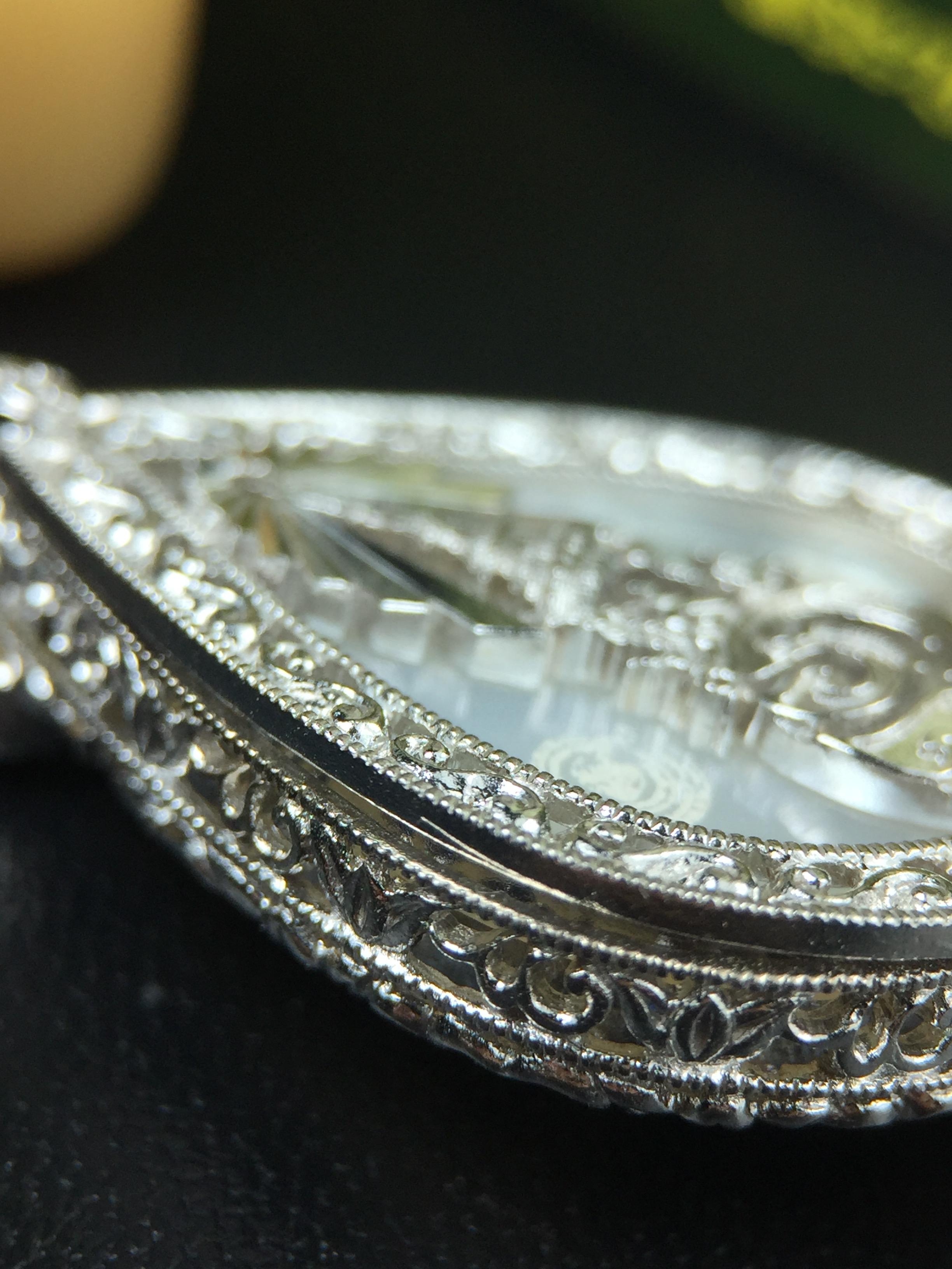 พระพุทธชินราช(จำลอง) ภปร. 84 พรรษา ทรงหยดน้ำ เนื้อเงินชุบทองคำขาว ขนาด 20*36 มม. (พระราชทานมวลสาร จิตรลดาและเส้นพระเจ้า(เส้นผม)รัชกาลที่9)พุทธศิลป์ทรงคุณค่าอีกหนึ่งรุ่นยอดนิยม งดงาม ทรงคุณค่า หายาก