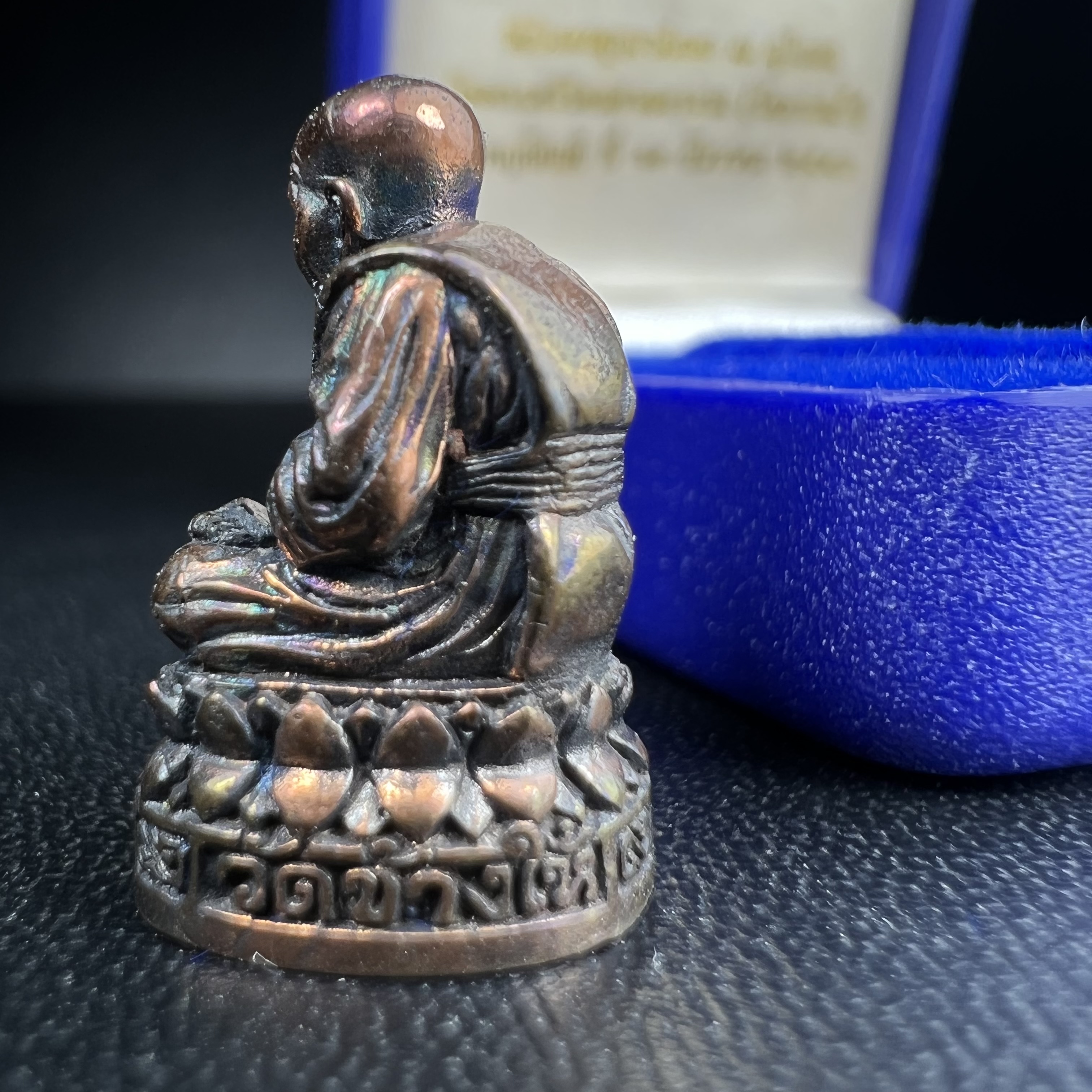 รูปเหมือนหล่อลอยองค์หลวงปู่ทวด รุ่น 111ปี กระทรวงกลาโหม เนื้อนวโลหะรมดำ-ปัดเงา ปี2540 พิธีใหญ่ สภาพสวย เข้มขลัง นิยม พร้อมกล่องบรรจุเดิม