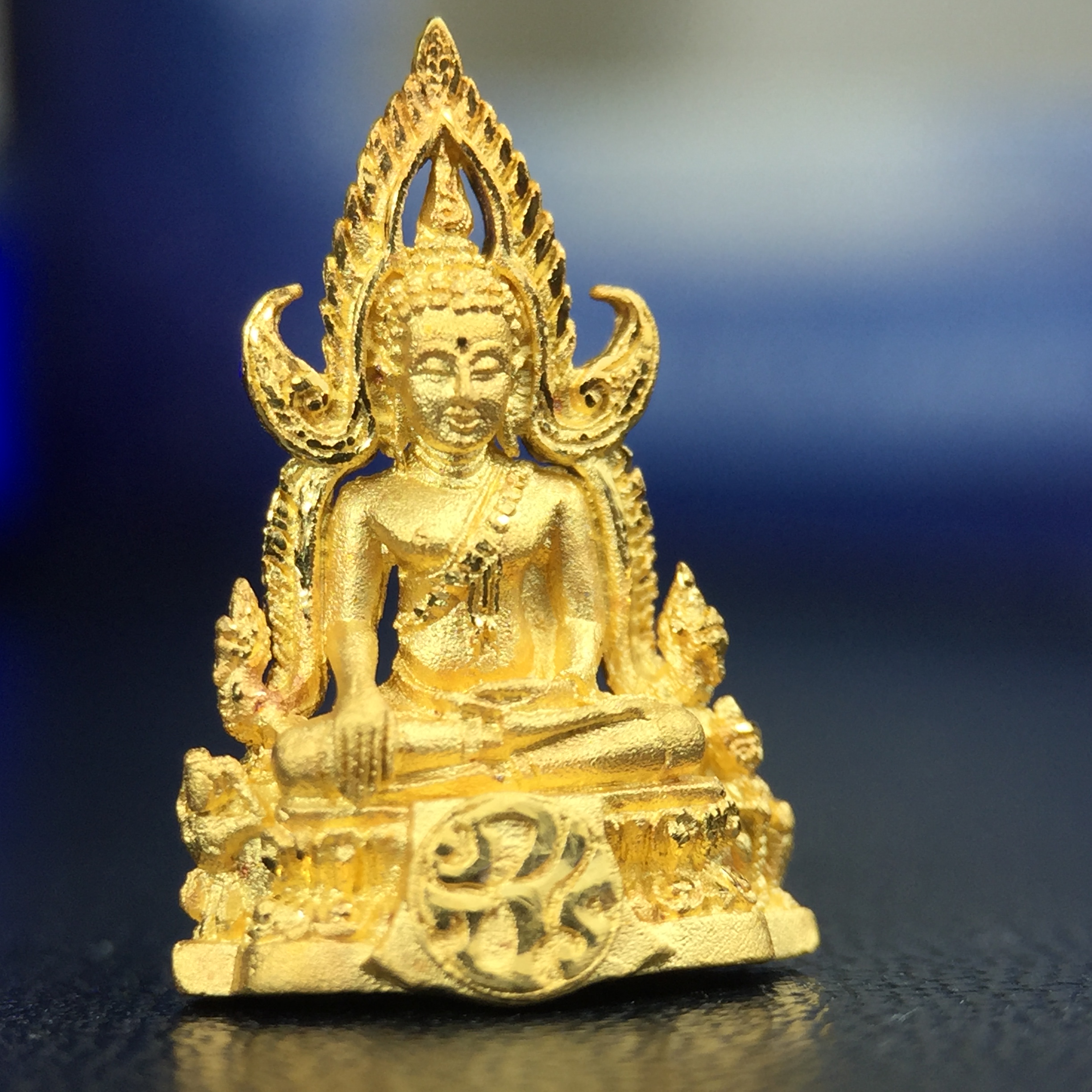 พระพุทธชินราช ภปร. โครงการ เพราะแผ่นดินนี้คือแผ่นดินเกิด ปี2551 เนื้อทองคำ 96.5%(น้ำหนัก 2.6 กรัม) ขนาดหน้าตัก1/4นิ้ว (สวยงามทรงคุณค่าหายาก)1 ใน 5000องค์