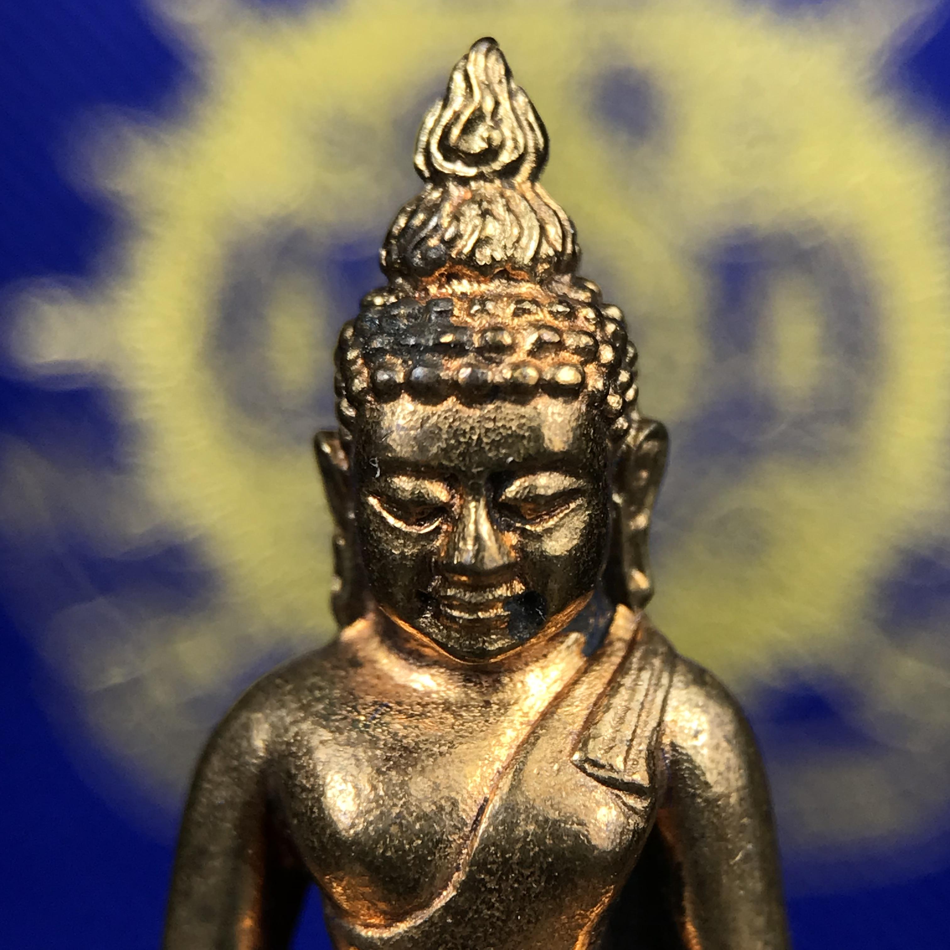 พระกริ่งไพรีพินาศ บรรจุเหล็กไหล ครั้งแรกและครั้งเดียวในประวัติศาสตร์ เฉลิมพระเกียรติ พระบาทสมเด็จพระเจ้าอยู่หัวรัชกาลที่9 พระชนมพรรษา 6 รอบ ปี2542 เนื้อสัมฤทธิ์(บรรจุเหล็กไหล)ดีนอก-ดีใน พิธีใหญ่ มวลสารเด่น (หายาก)