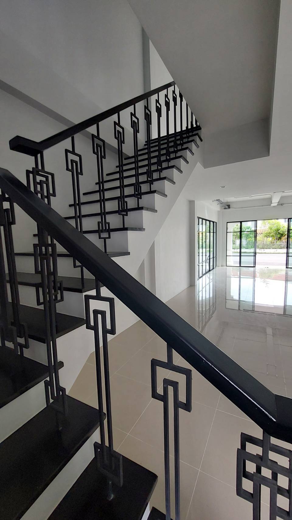 For Sales : Ratsada, 3-Storey Commercial Building, 3 bedroom 4 bathroom