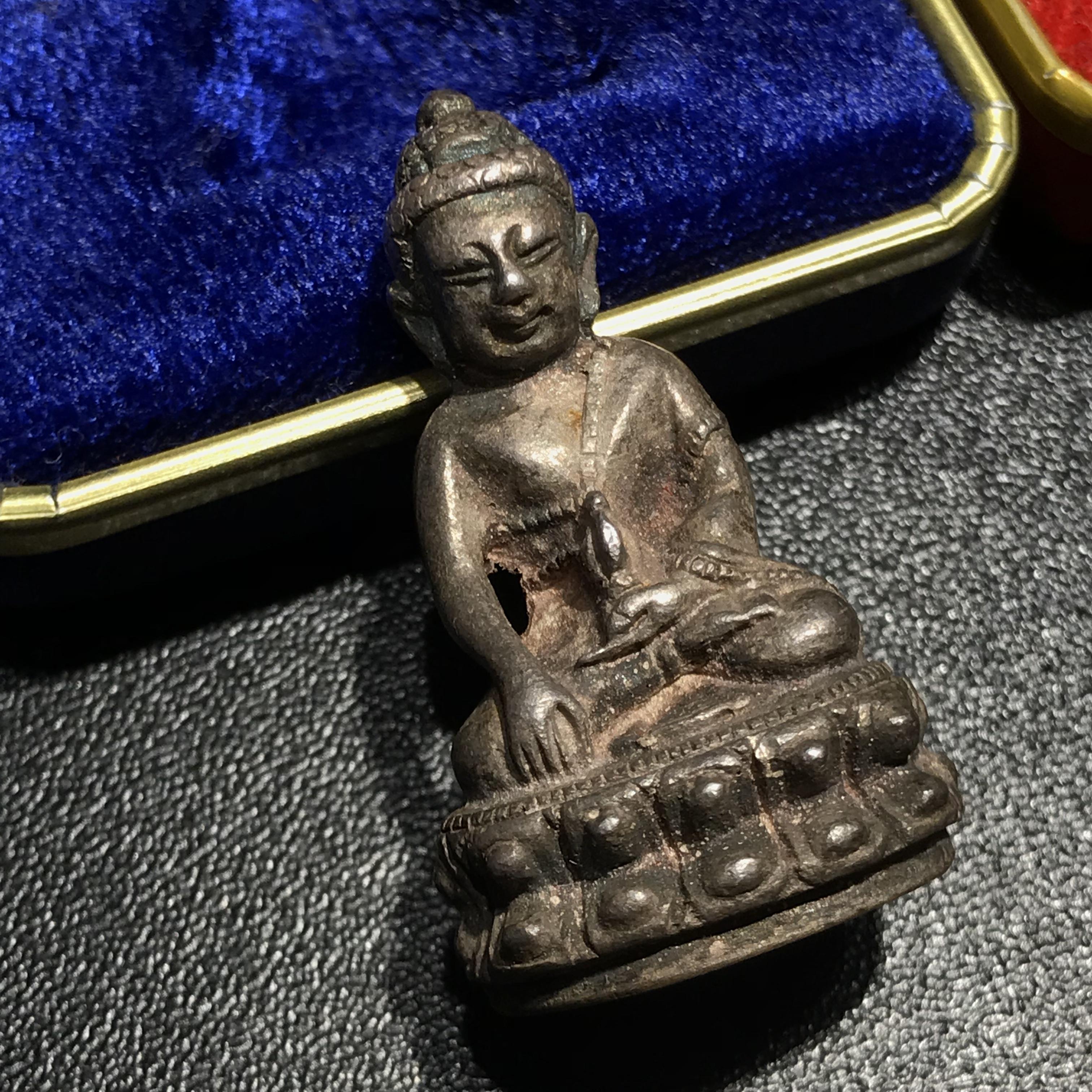 พระกริ่งรัตนรังสี-พระชัยวัฒน์รัตนรังสี ปี2537 เนื้อเงิน หลวงปู่เทสก์ เทสรังสี(สมเด็จพระญาณสังวรเป็นประธานพิธี)