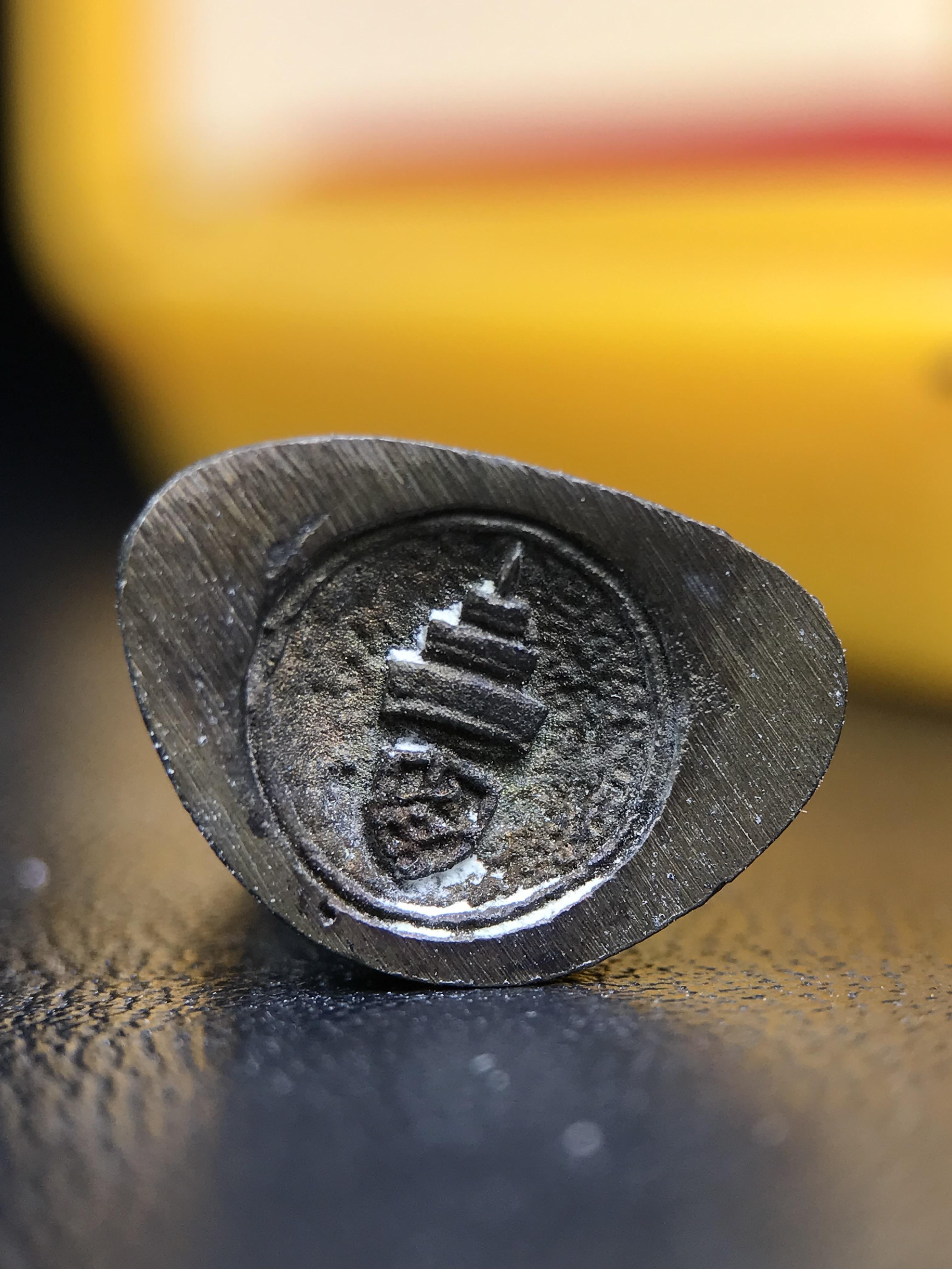 พระกริ่ง-พระชัยวัฒยน์วาสนาสมเด็จพระสังฆราช(วาสน์)วัดราชบพิธฯปี2531 เนื้อนวโลหะ สร้างเป็นที่ระลึกในคราวที่สมเด็จพระอริยวงศาคตญาณ สมเด็จพระสังฆราช(วาสน์ วาสโน)มีพระชนมายุครบ90พรรษา(ในหลวง ร.9 เสด็จในพิธี)งานแกะแม่พิมพ์โดย นายช่างเกษม มงคลเจริญ)(1ใน1991องค์)